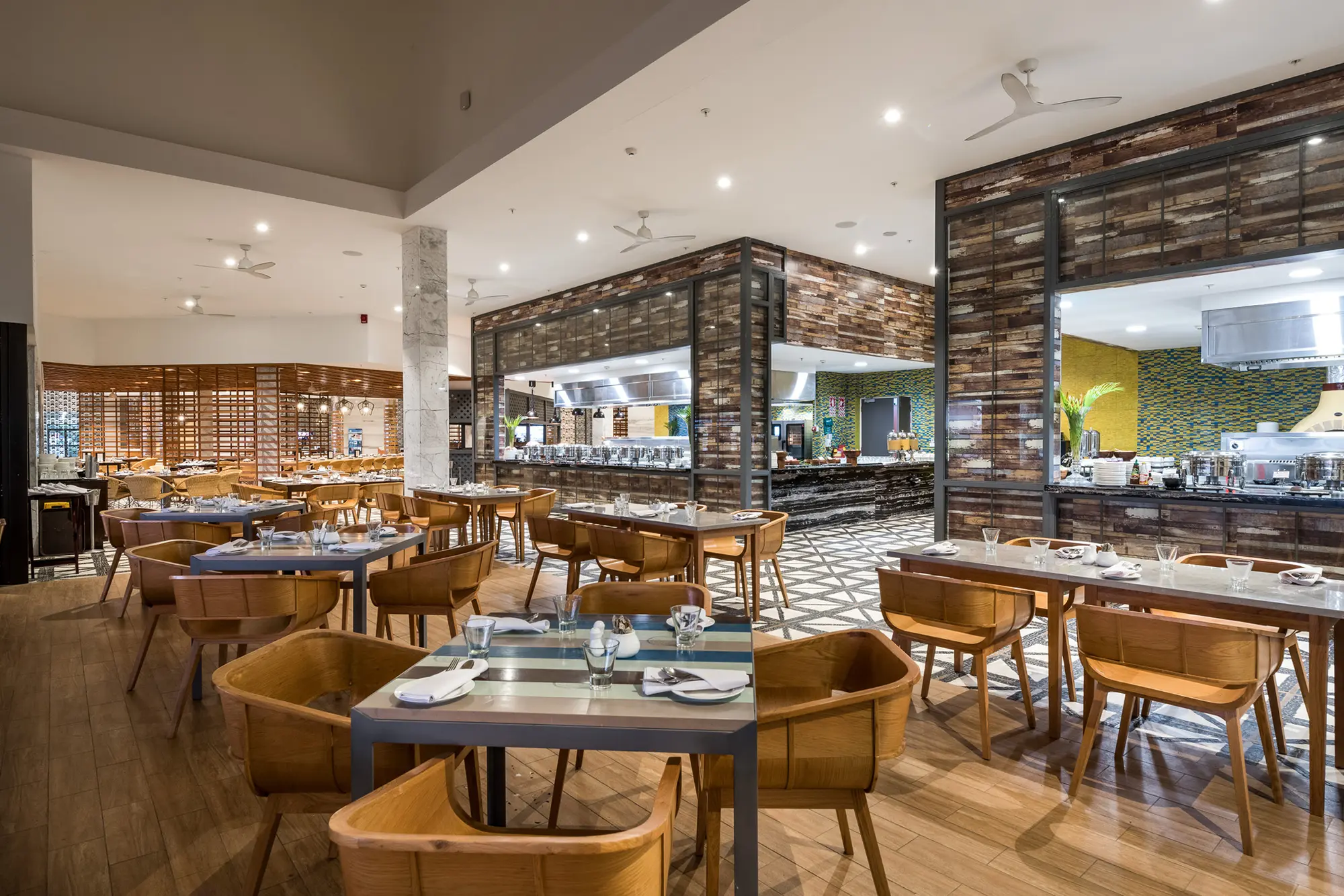 Pullman Nadi Bay Resort and Spa Fiji, Restaurant