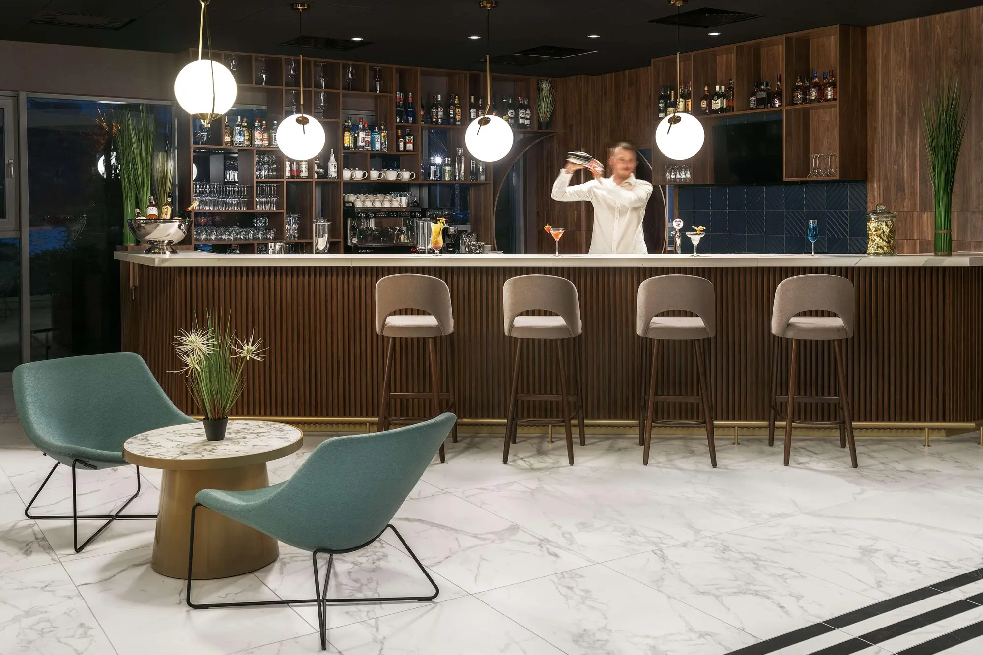 Metropolo By Golden Tulip, Bar