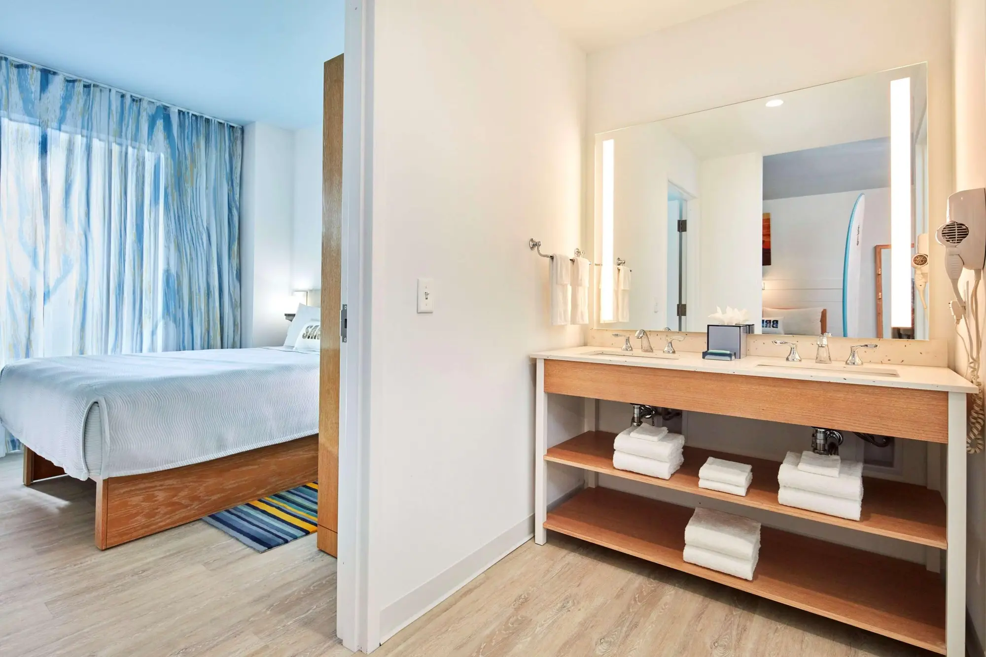 Universal Endless Summer - Dockside Inn and Suites, Room