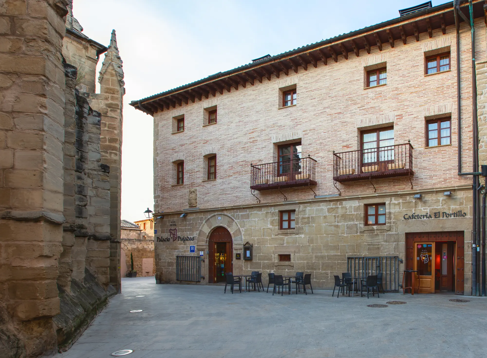 Palacio de Pujadas by MIJ, General view