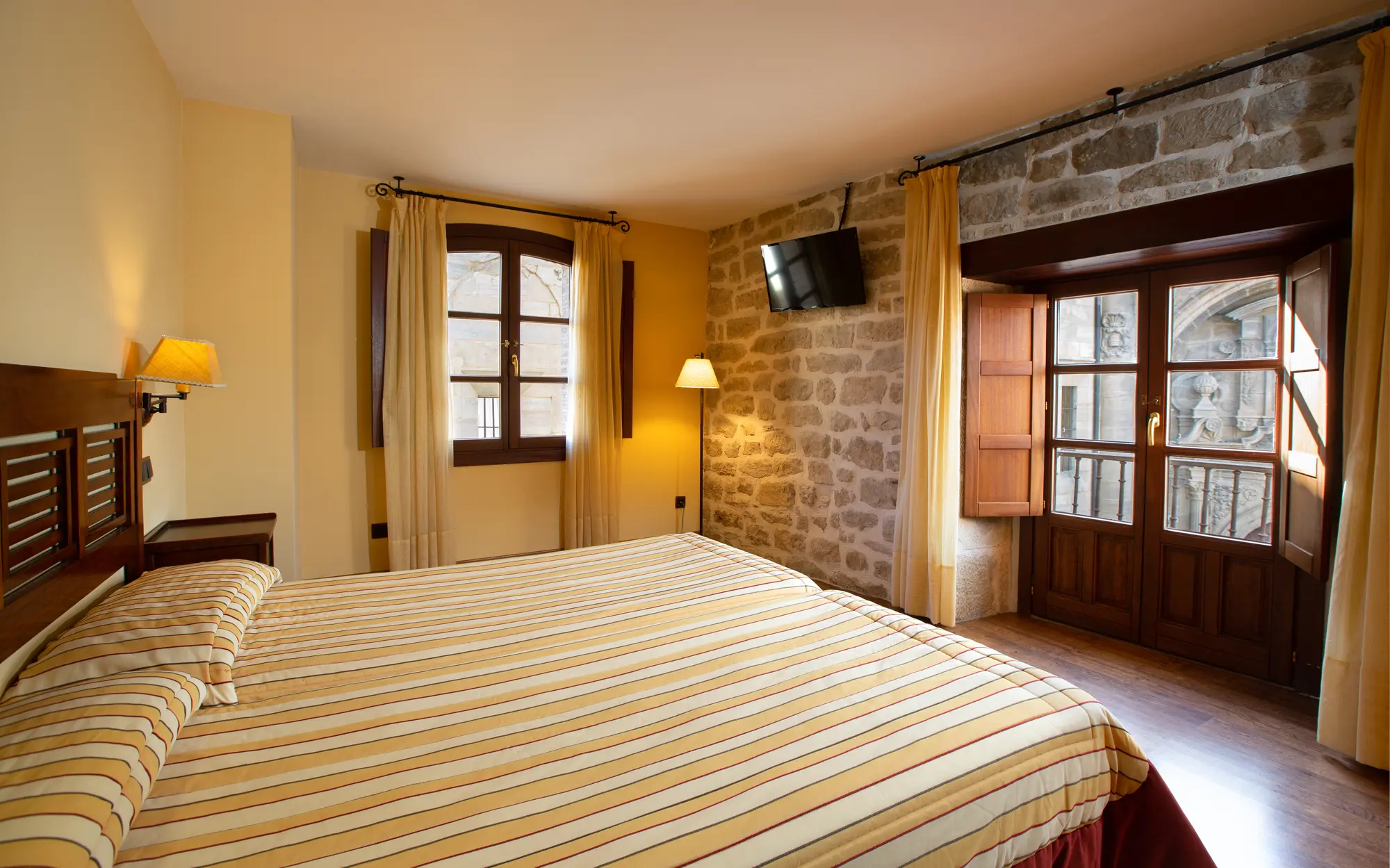 Palacio de Pujadas by MIJ, Room