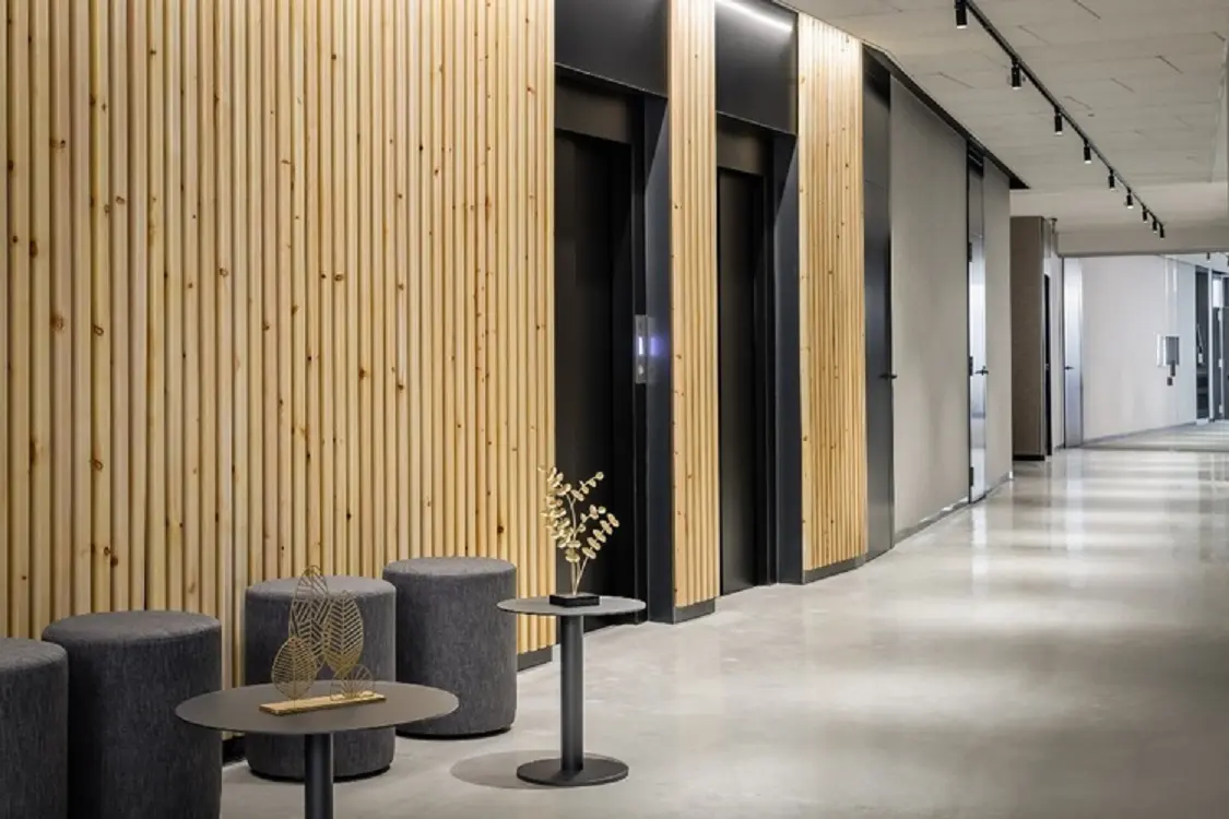 Raval House, Lobby