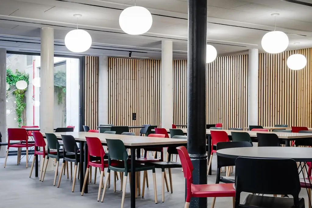 Raval House, Lobby