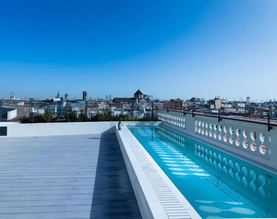 Raval House, Pool