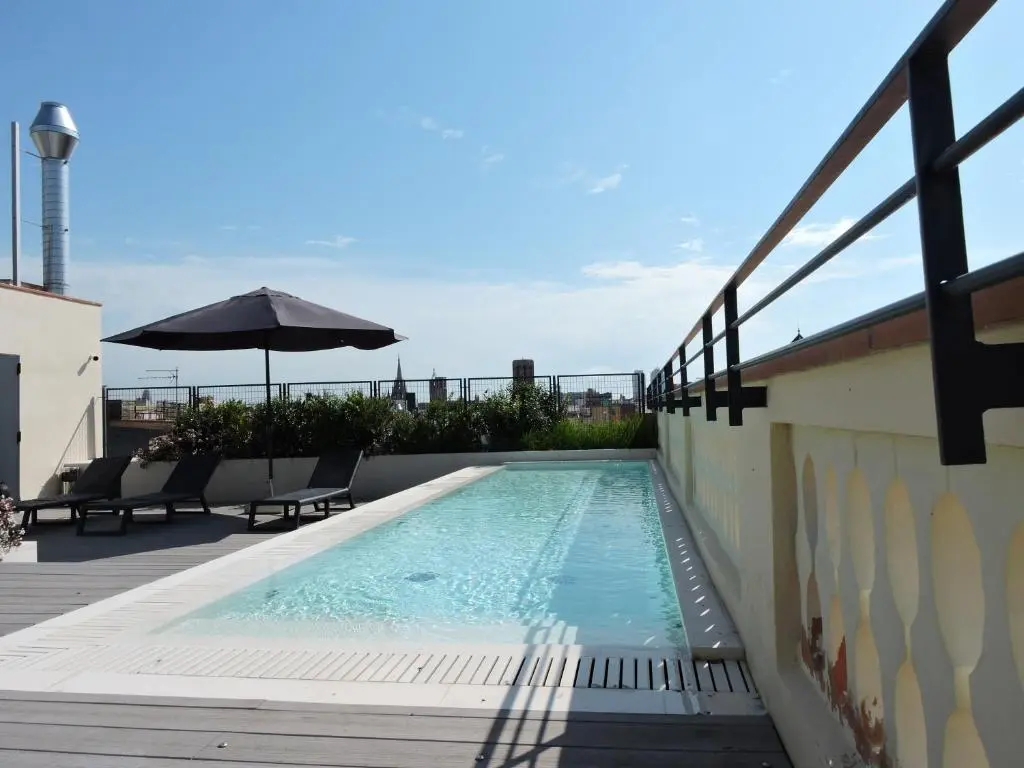 Raval House, Pool