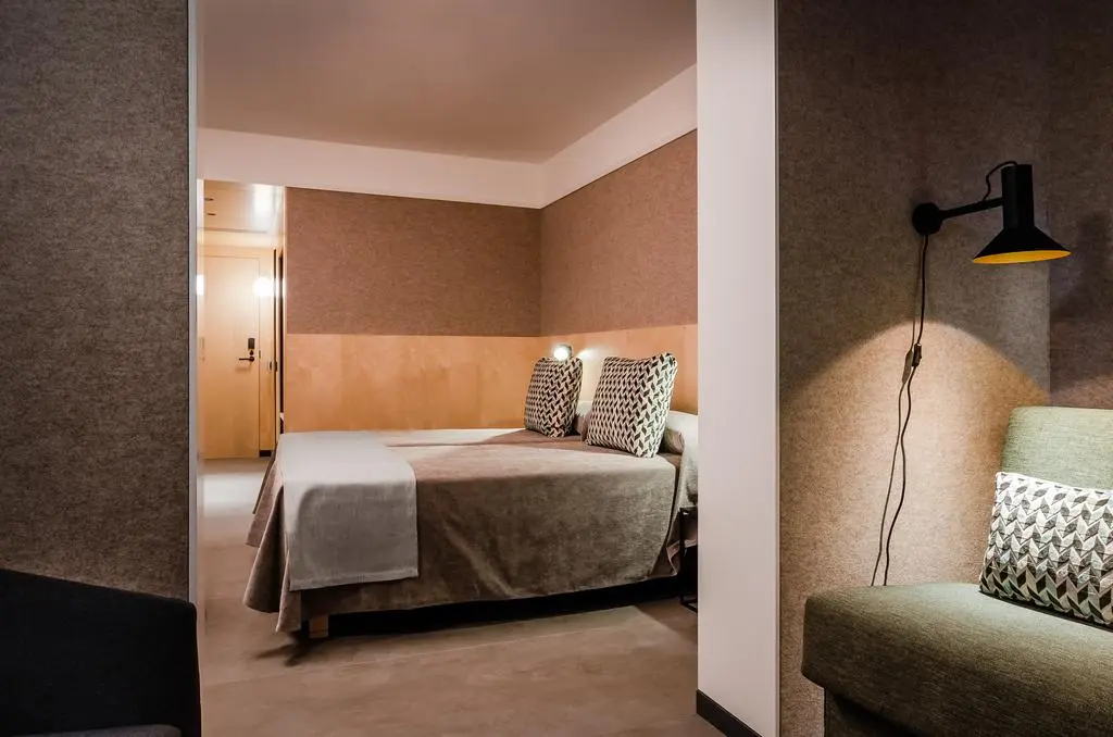 Raval House, Room