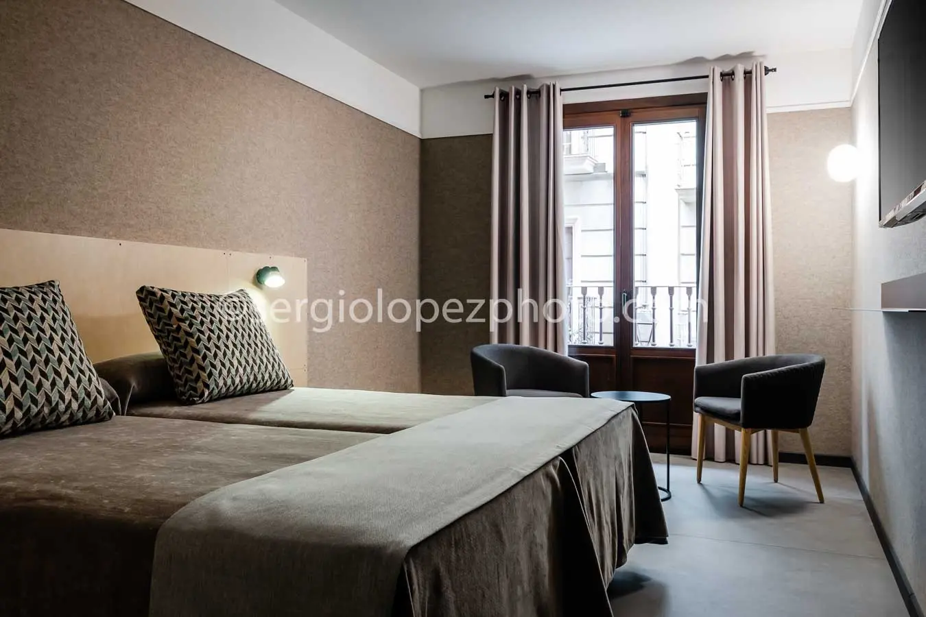 Raval House, Room