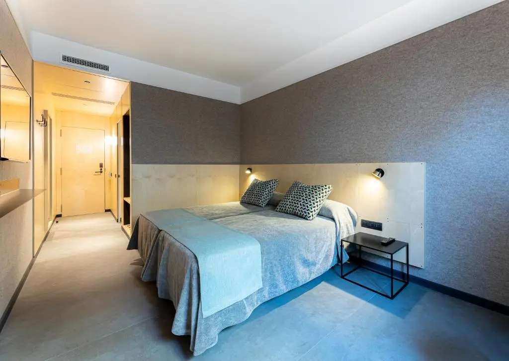 Raval House, Room