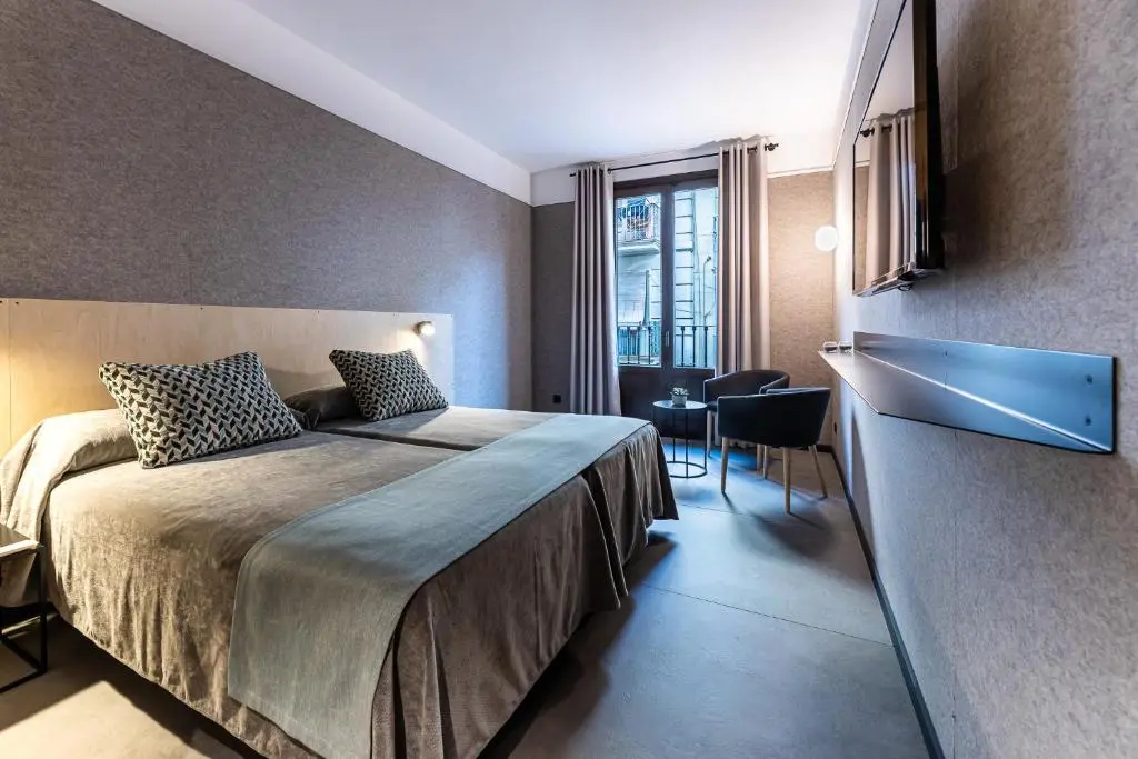 Raval House, Room