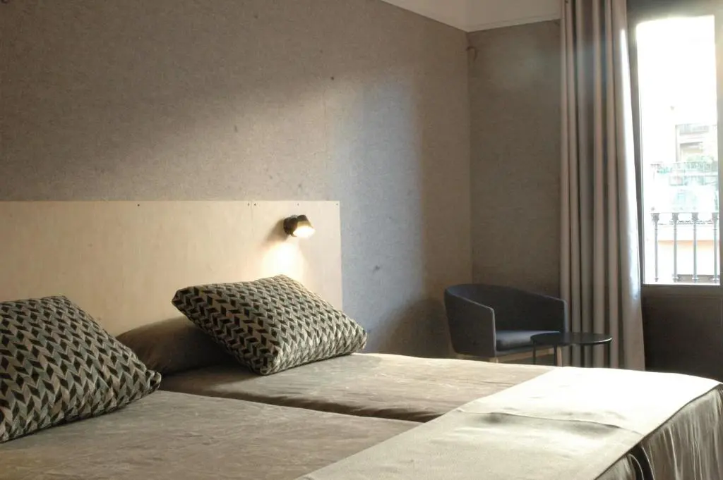 Raval House, Room