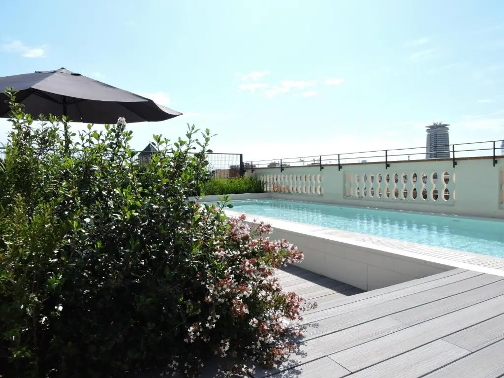 Raval House, Terrace