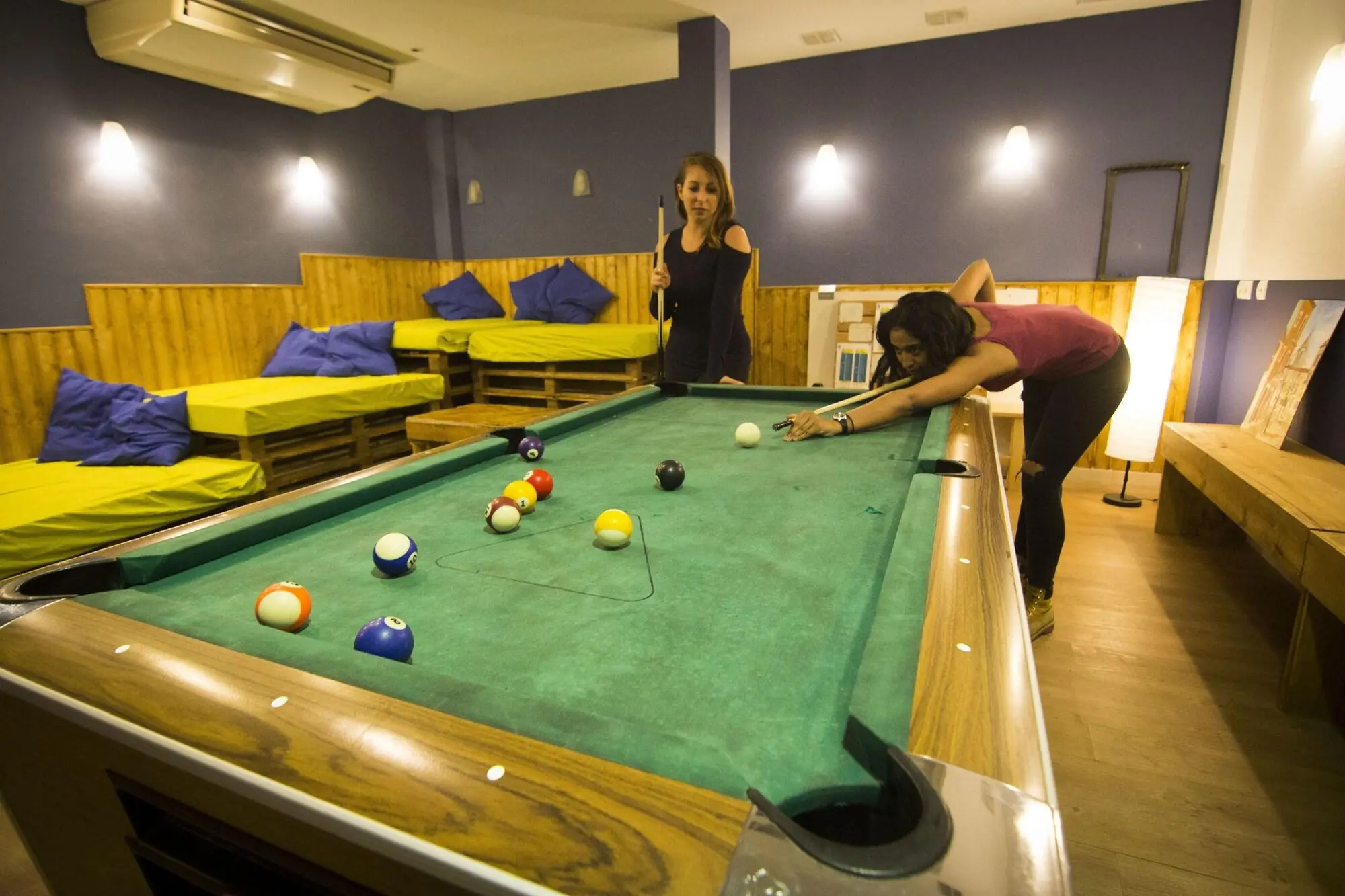 Hostel One Sants, Sports and Entertainment