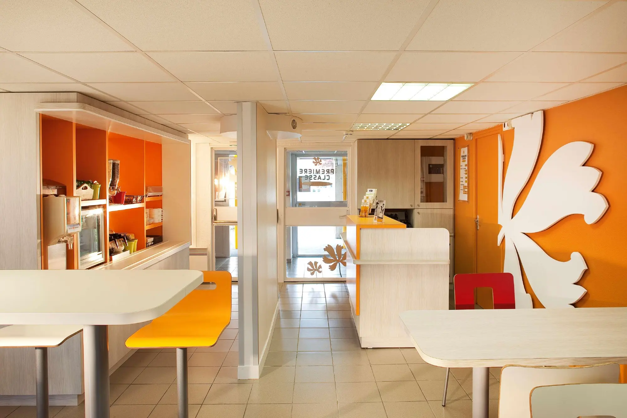 Premiere Classe Versailles Saint Cyr L Ecole, Lobby