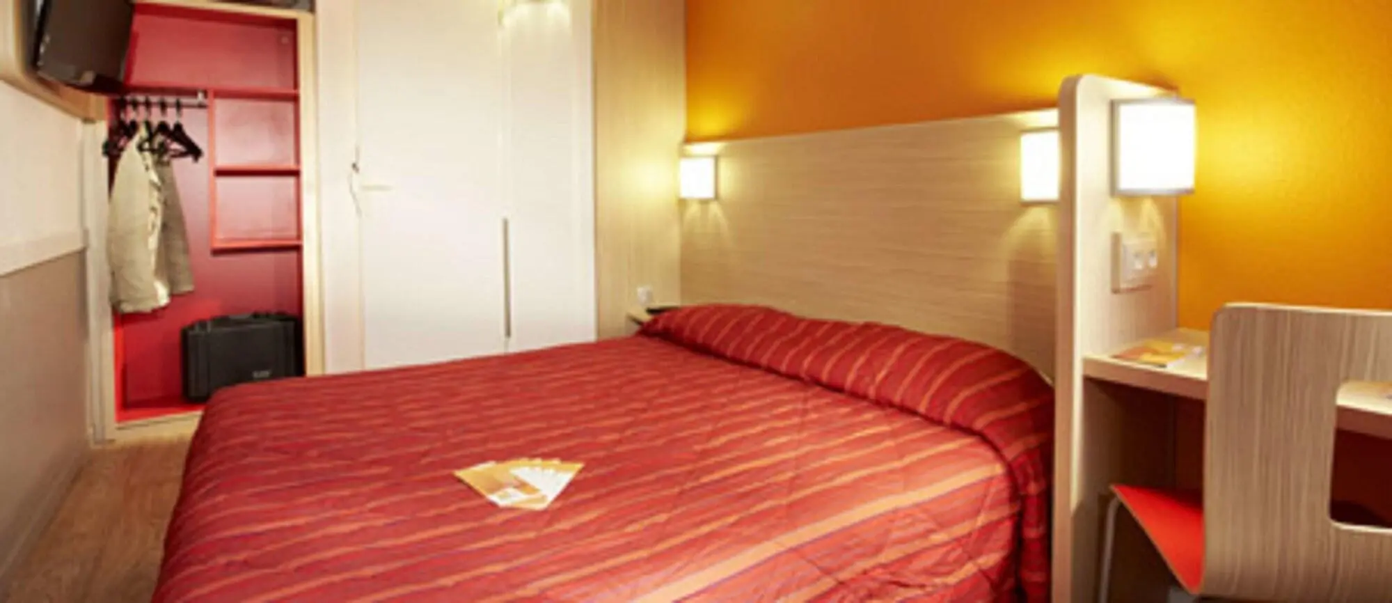 Premiere Classe Versailles Saint Cyr L Ecole, Room