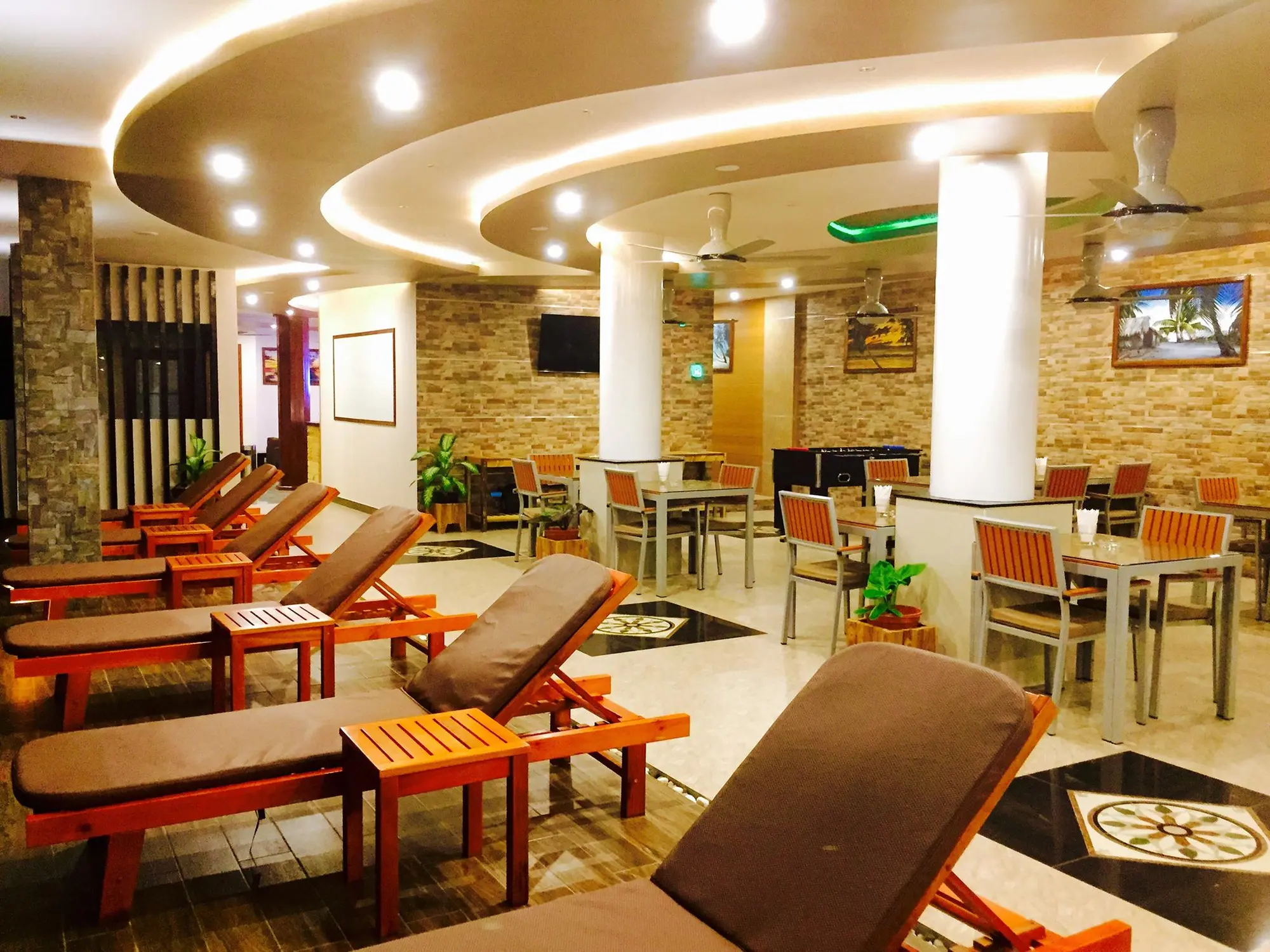 Triton Beach Hotel & Spa at Maafushi, General view