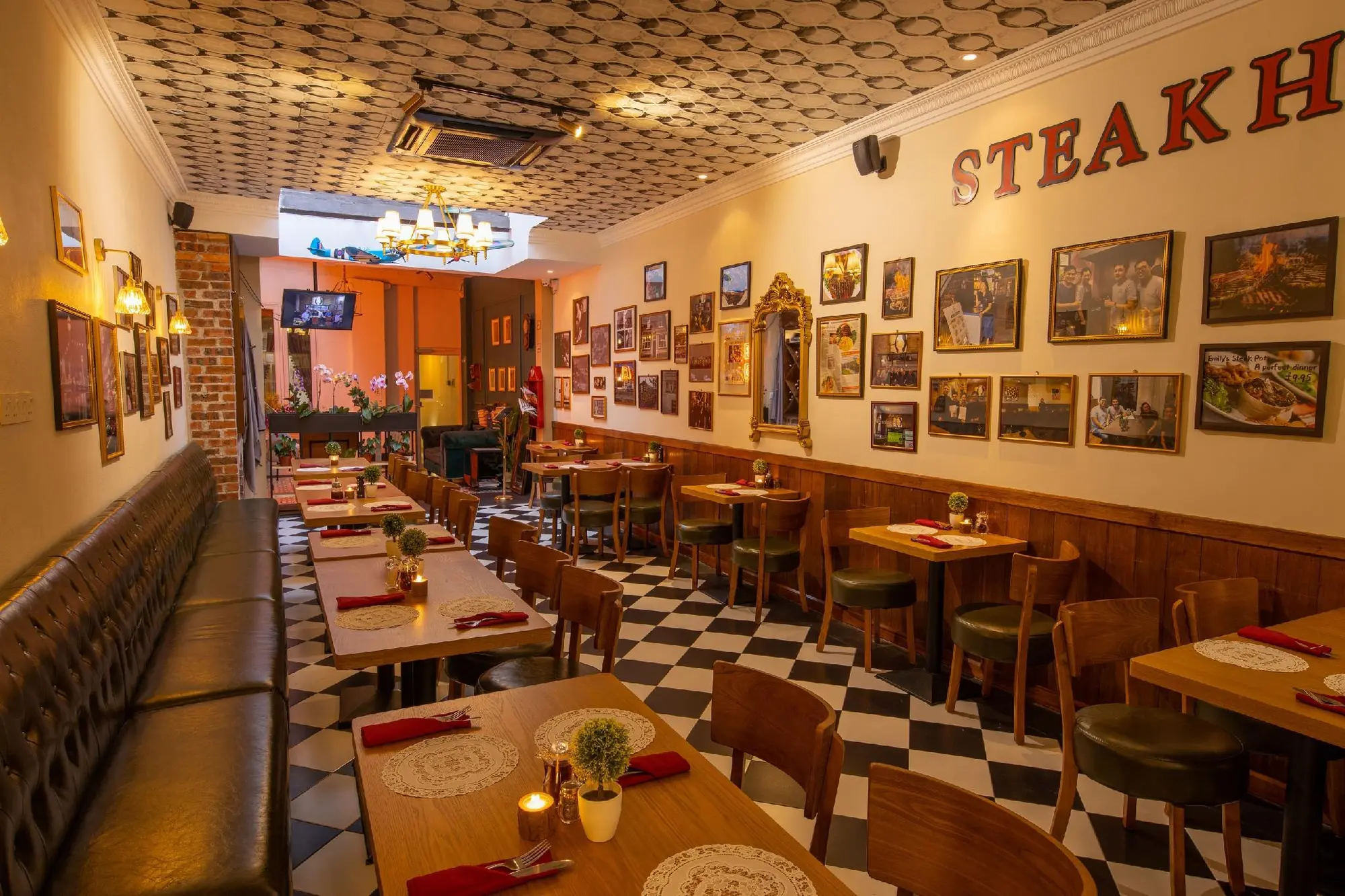 Reunion Heritage House, Restaurant