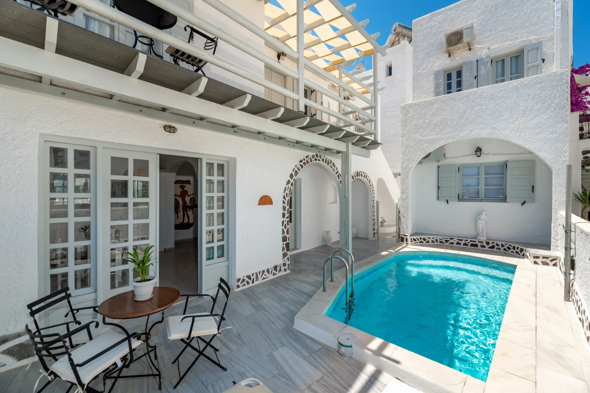 Maralex, Pool