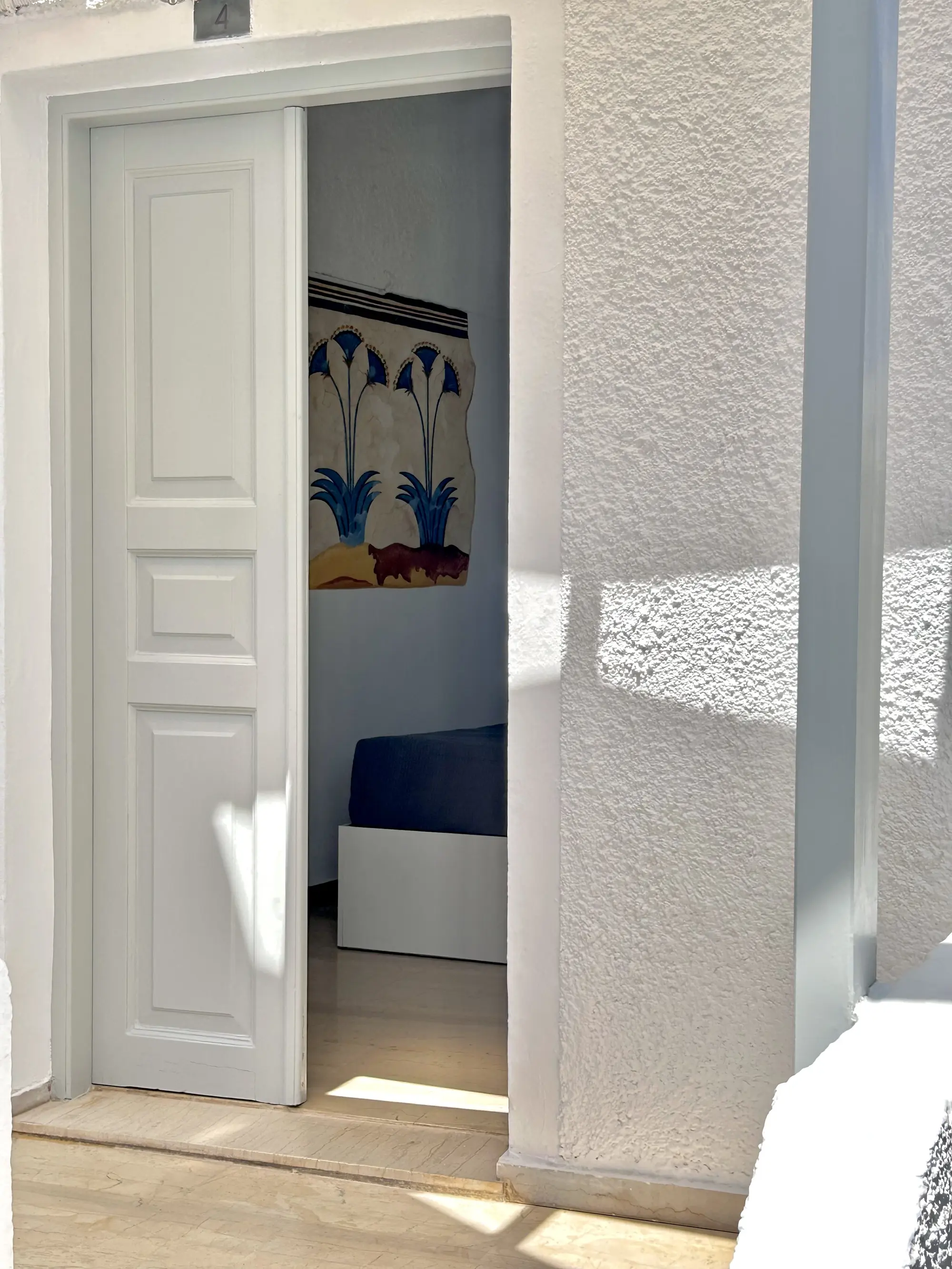 Maralex, Room