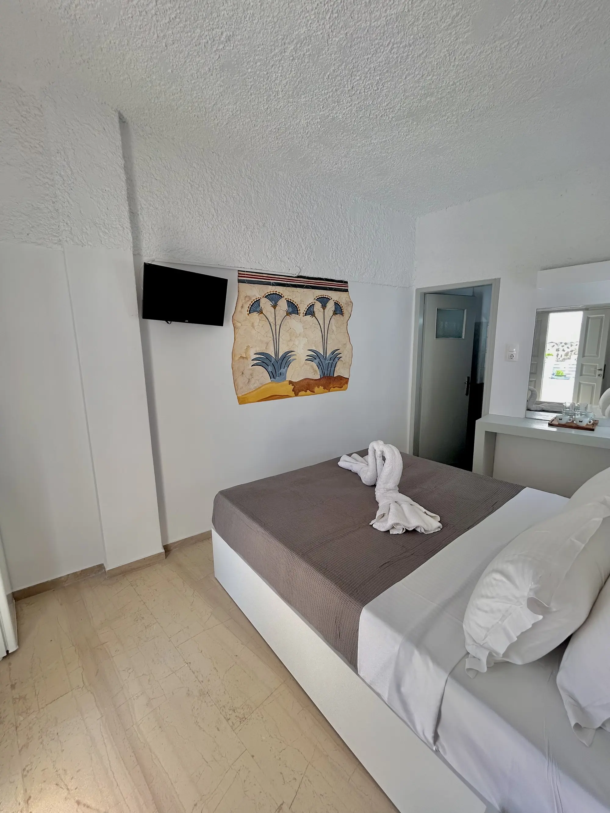 Maralex, Room