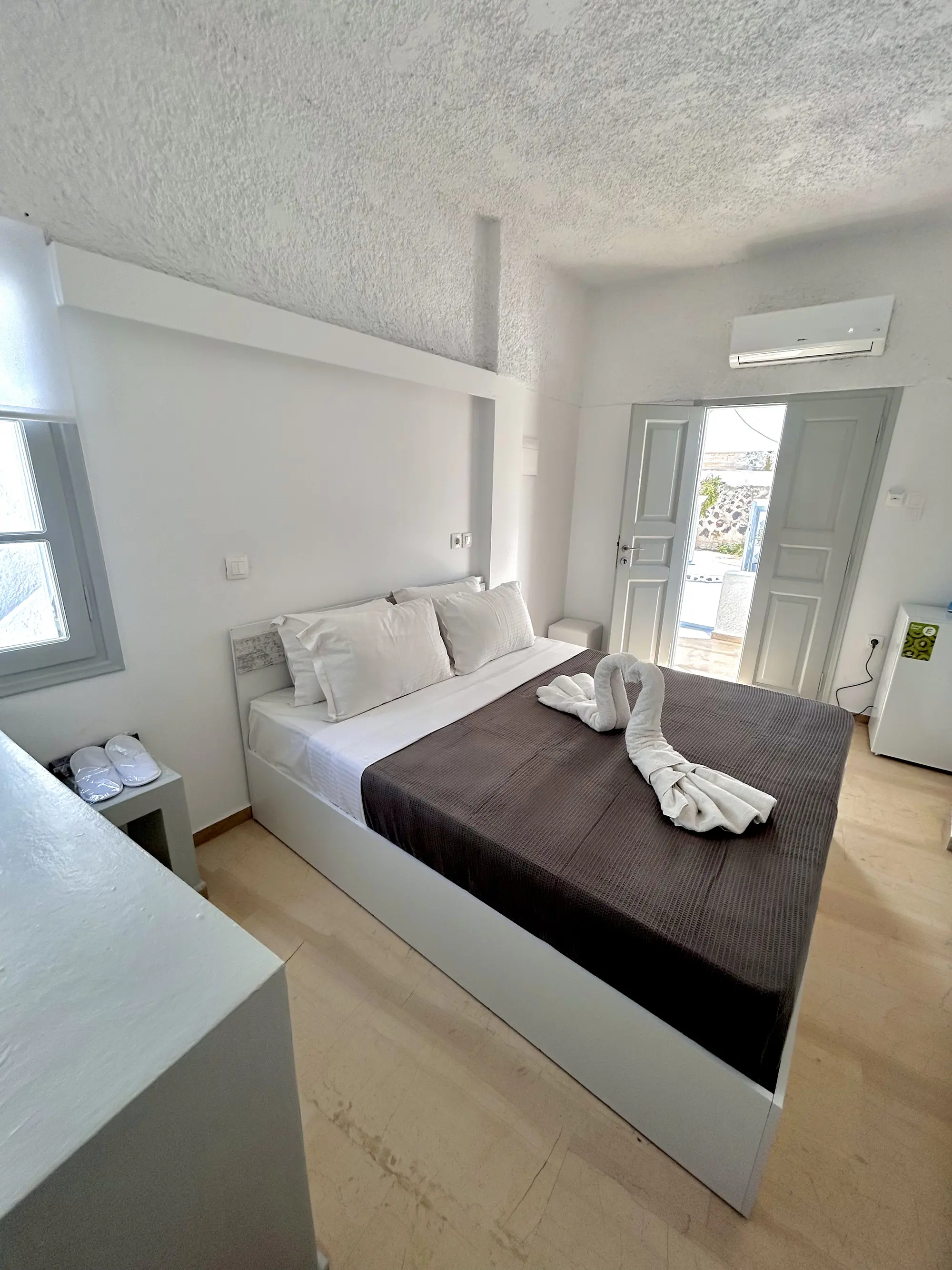 Maralex, Room