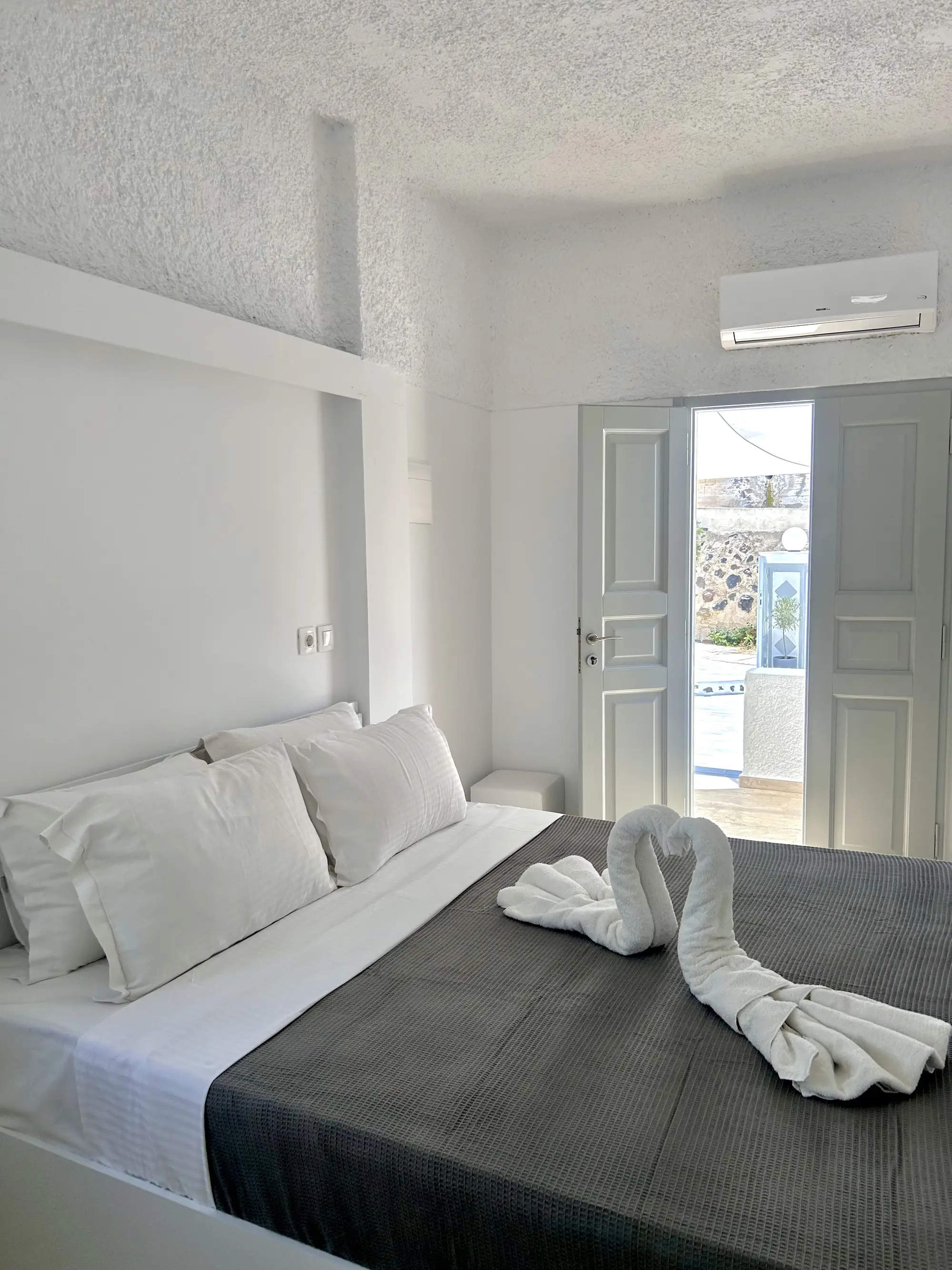 Maralex, Room