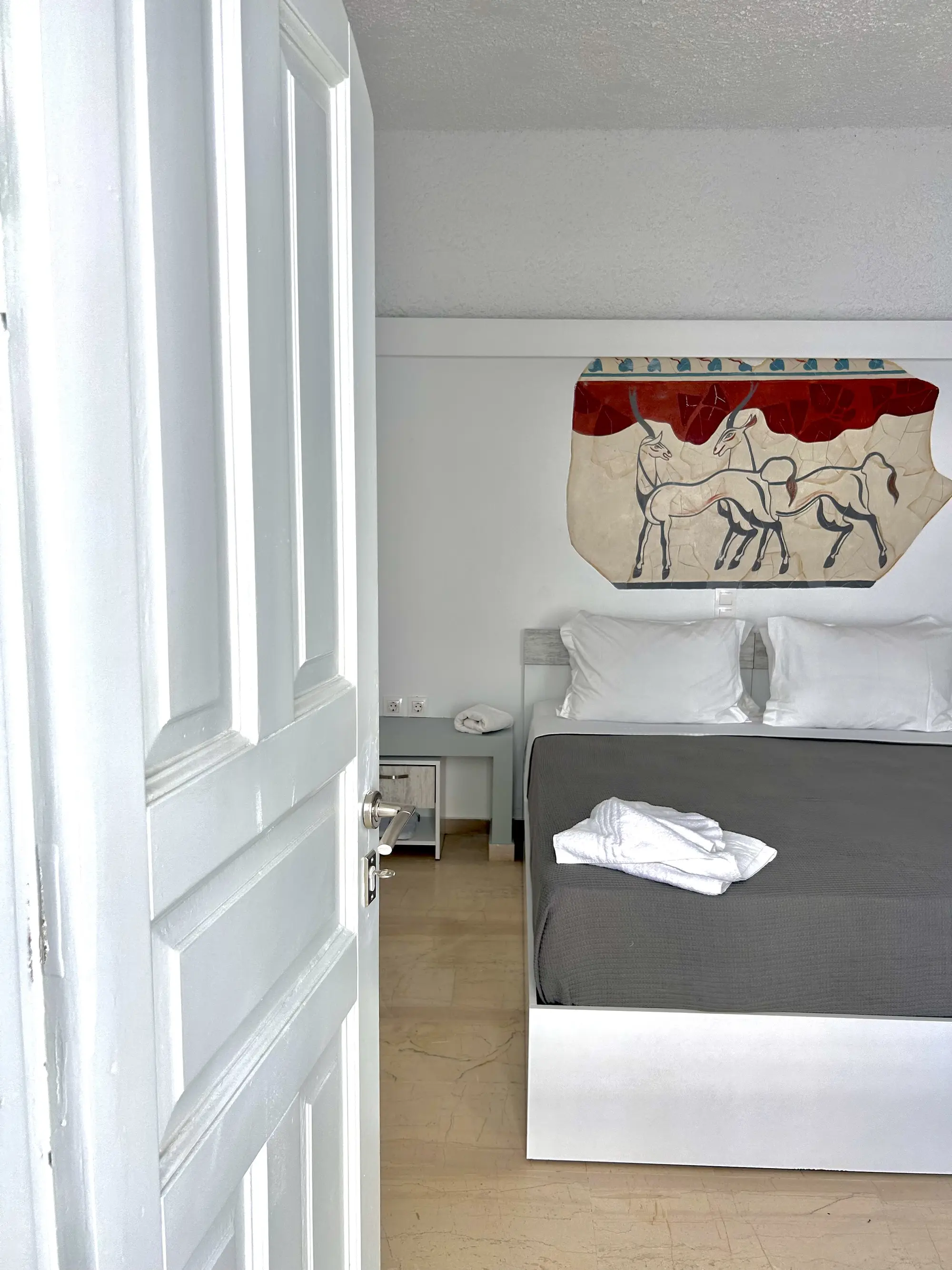 Maralex, Room