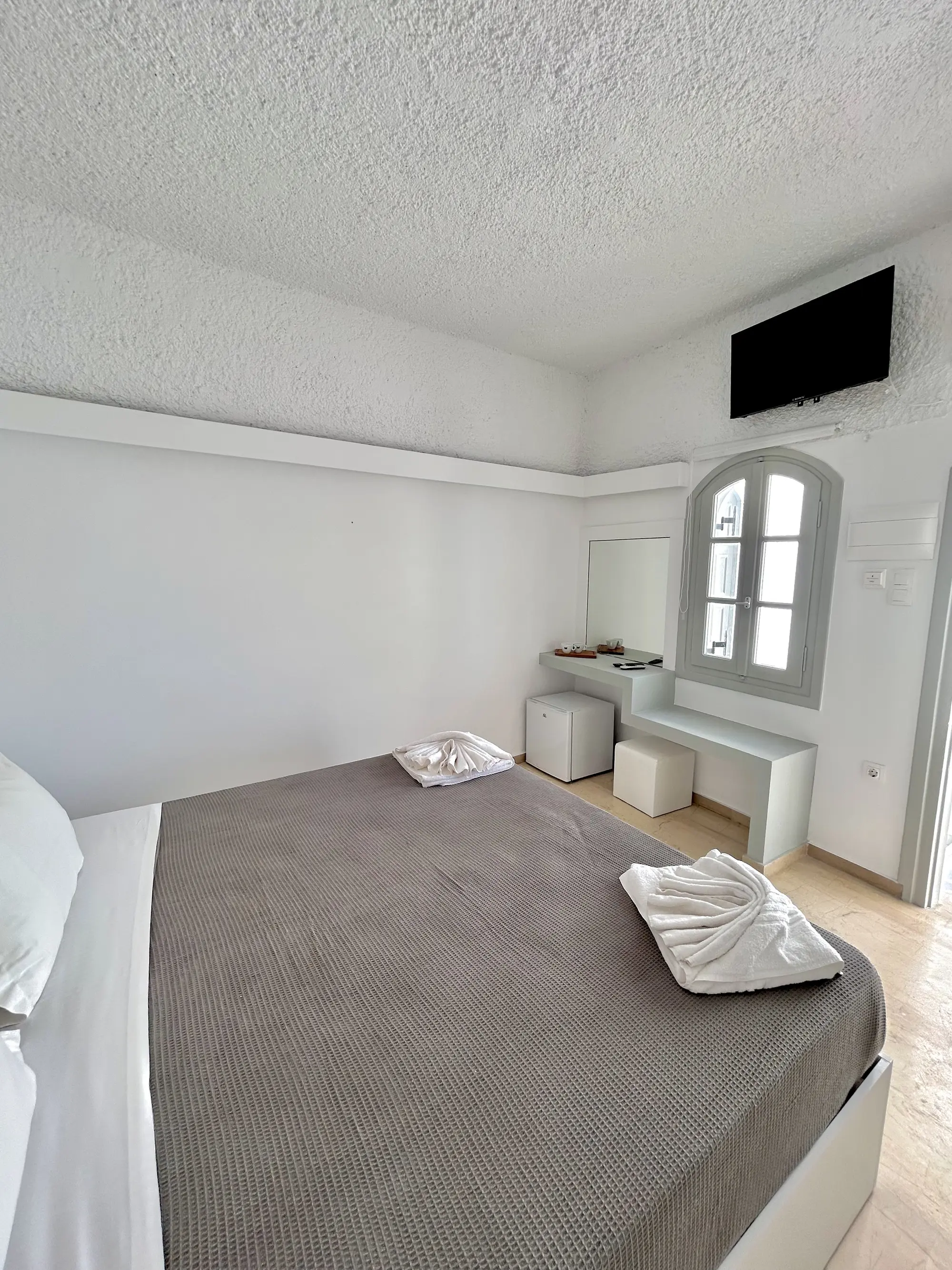 Maralex, Room
