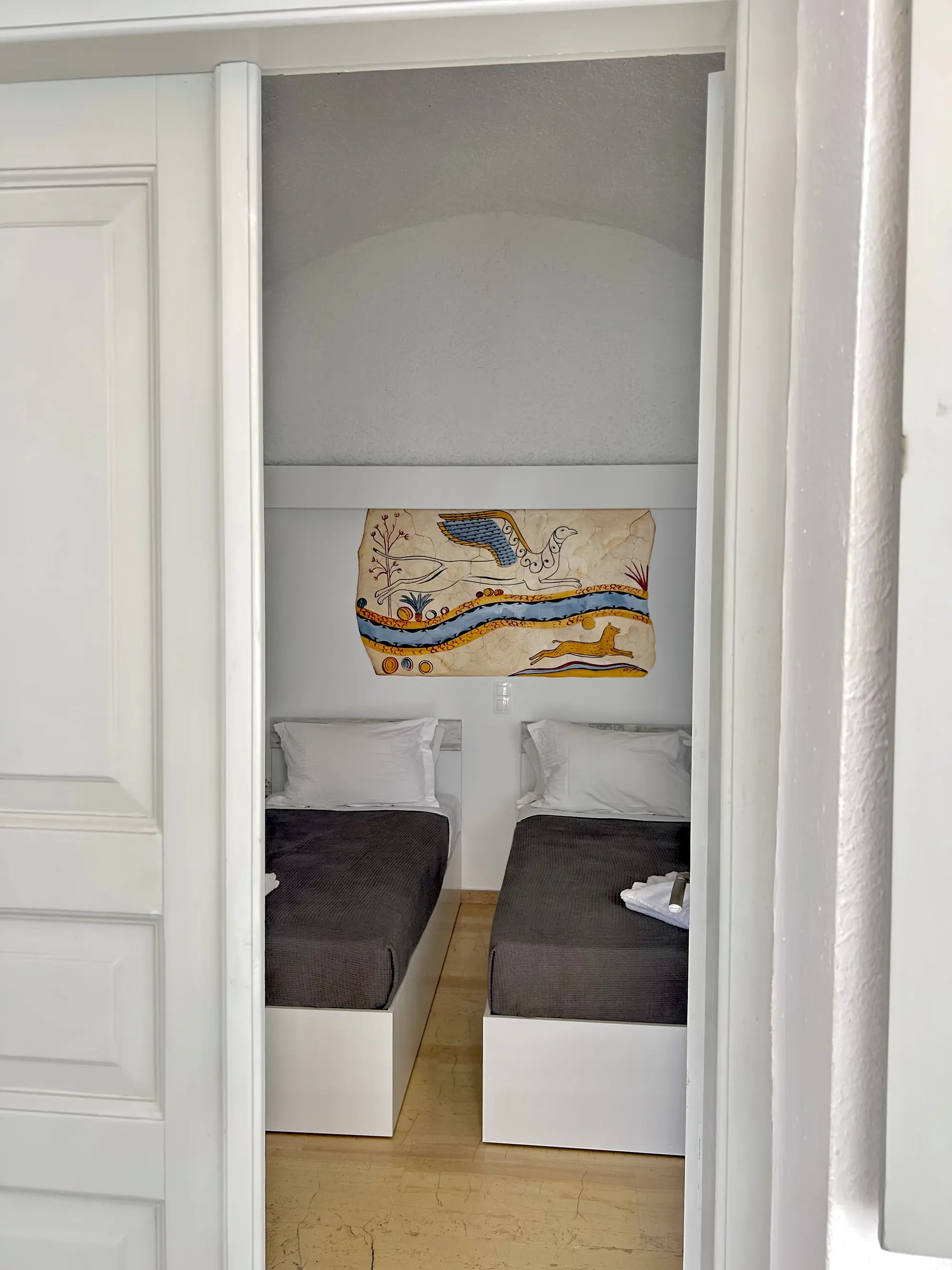 Maralex, Room