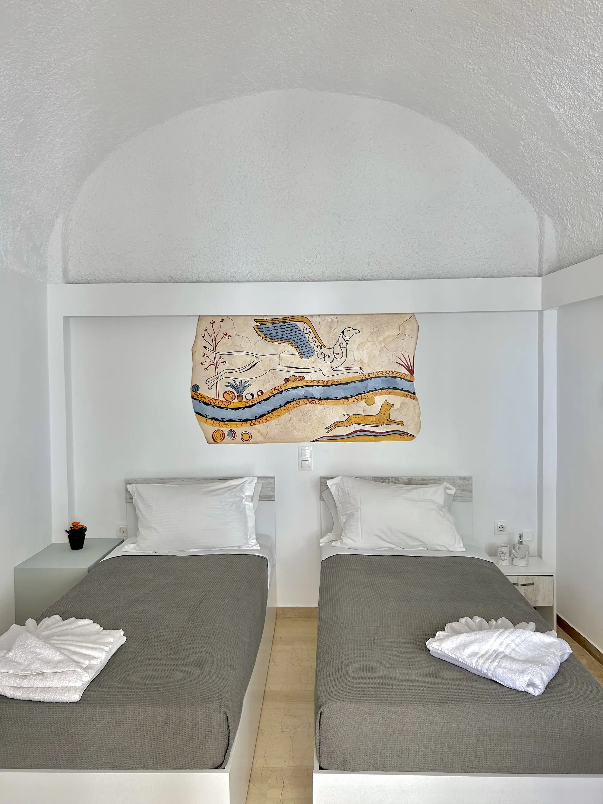 Maralex, Room