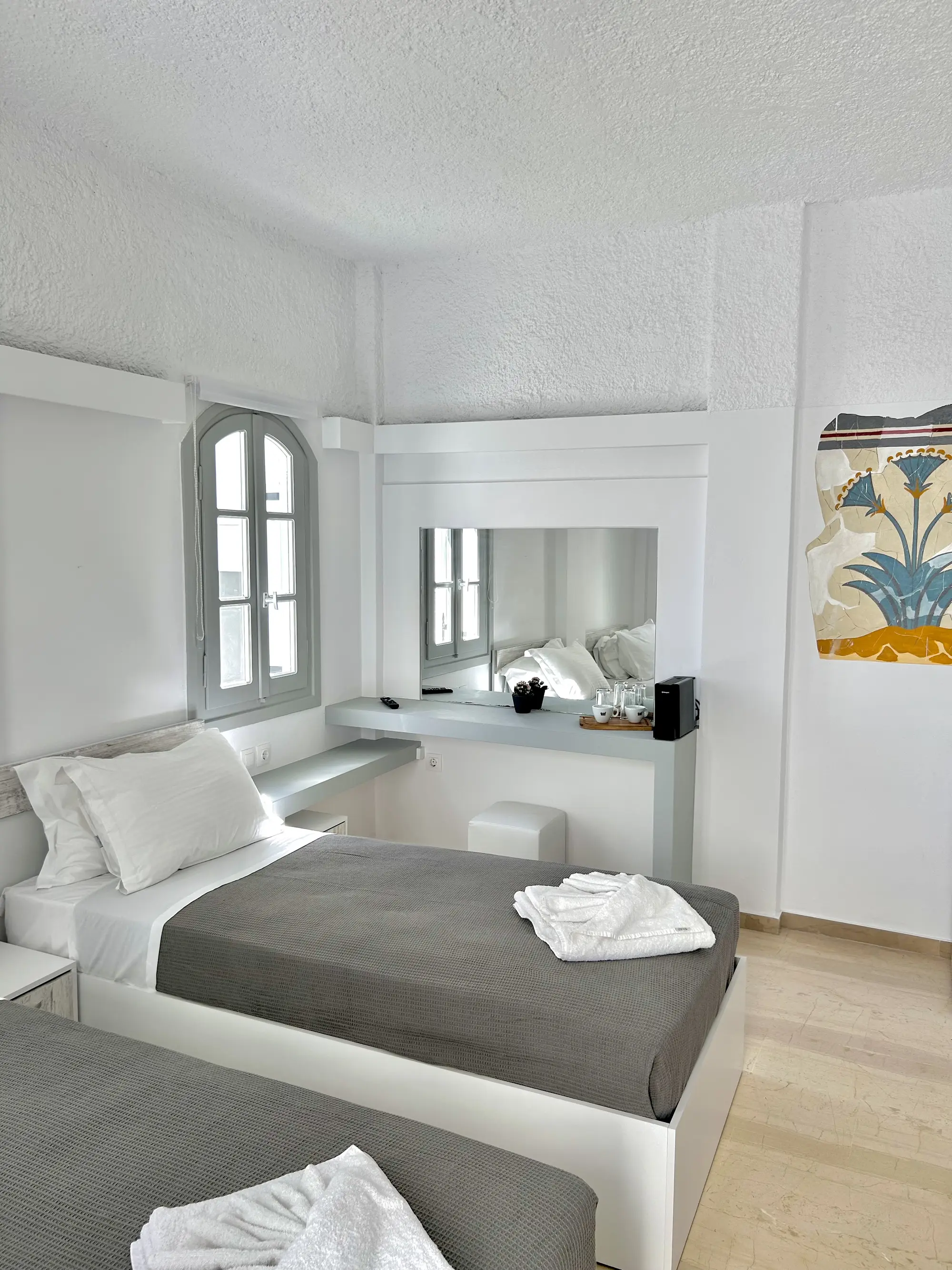 Maralex, Room