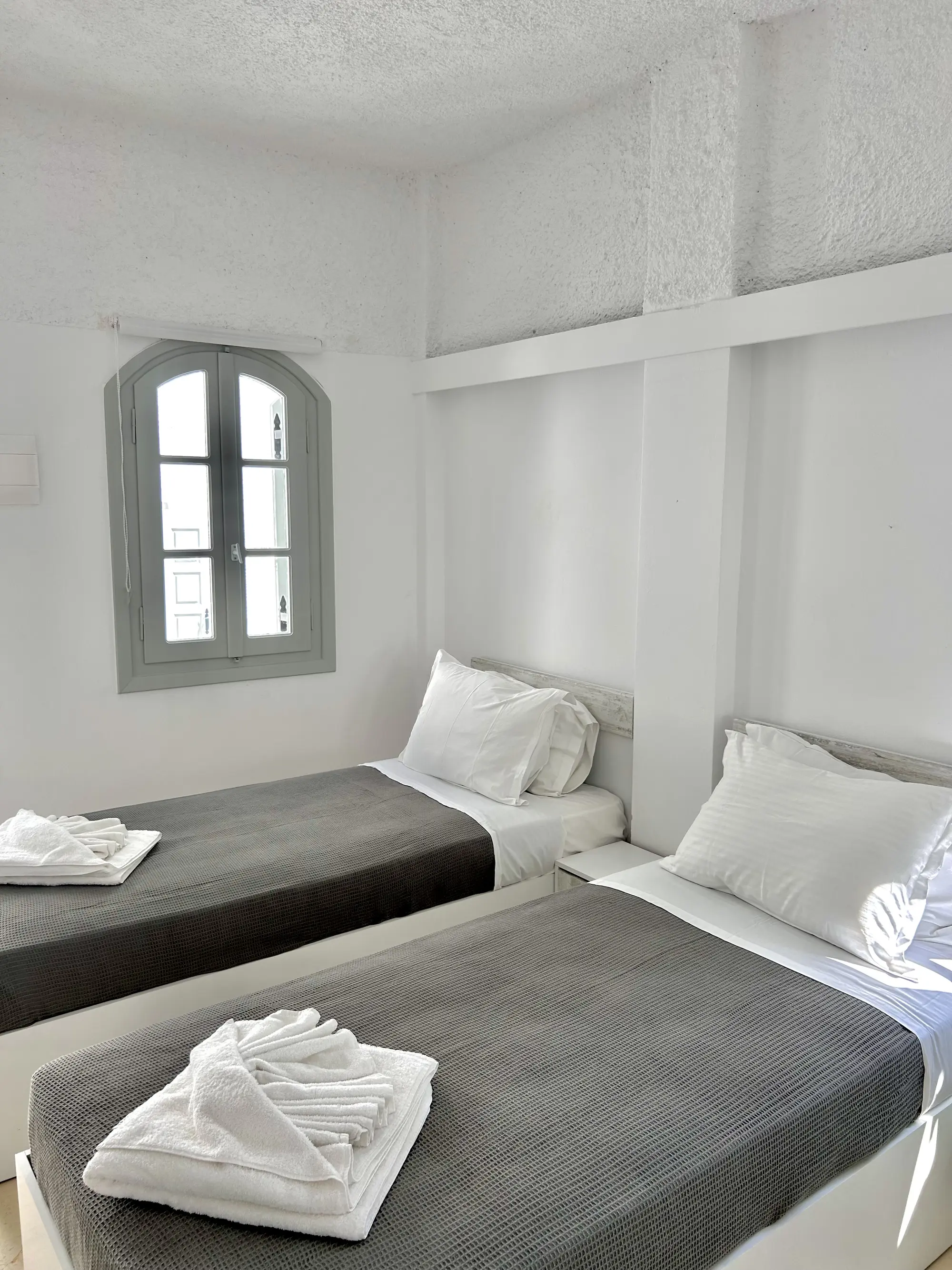 Maralex, Room