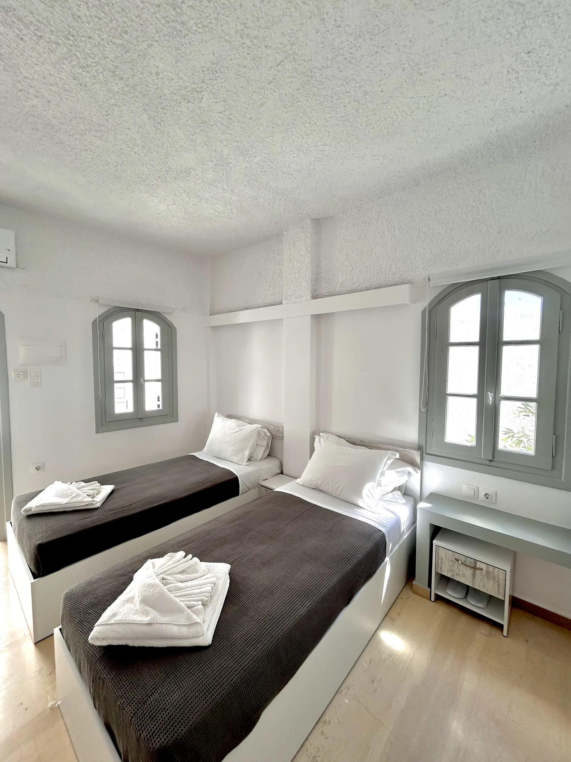Maralex, Room