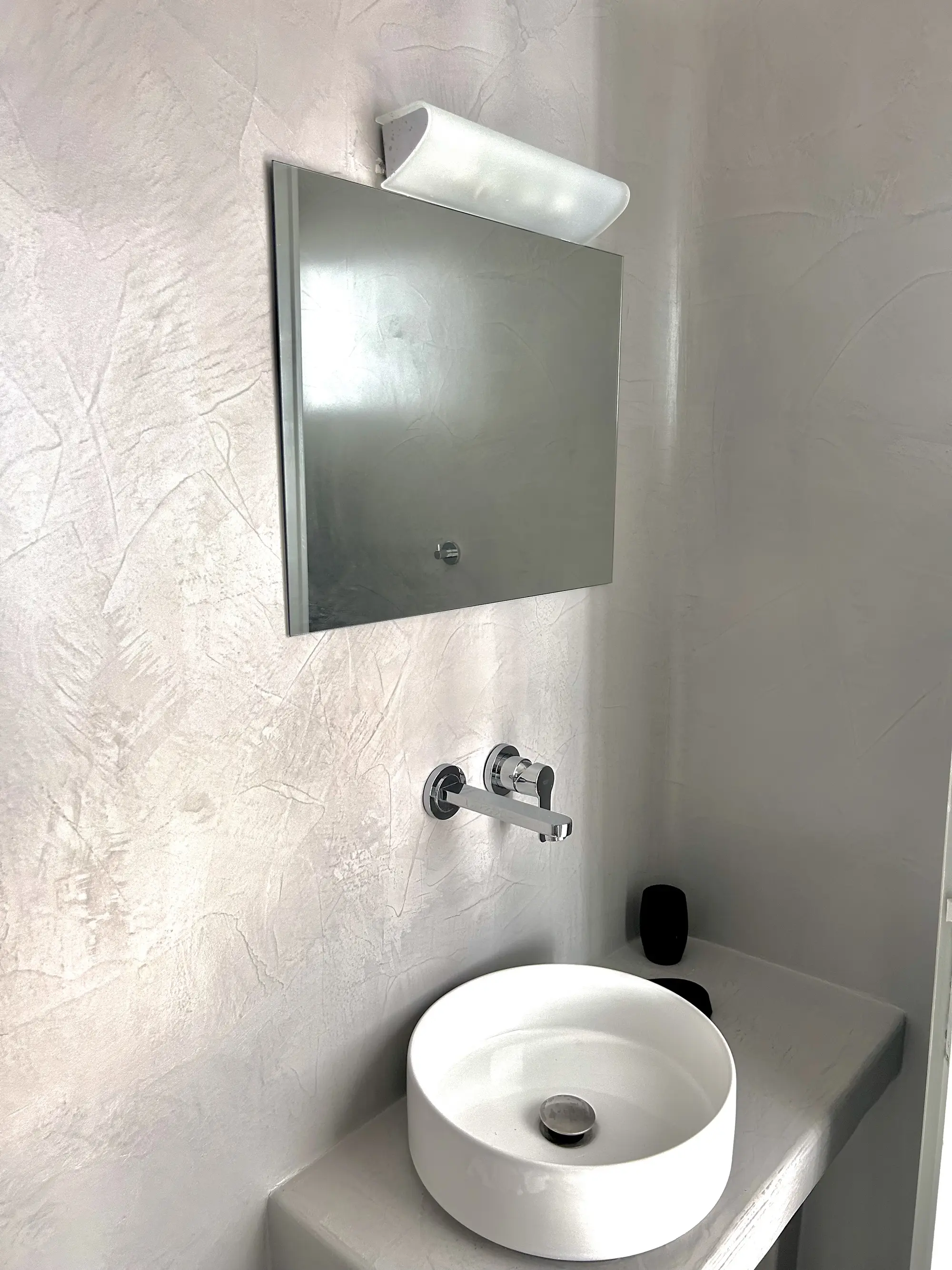 Maralex, Room