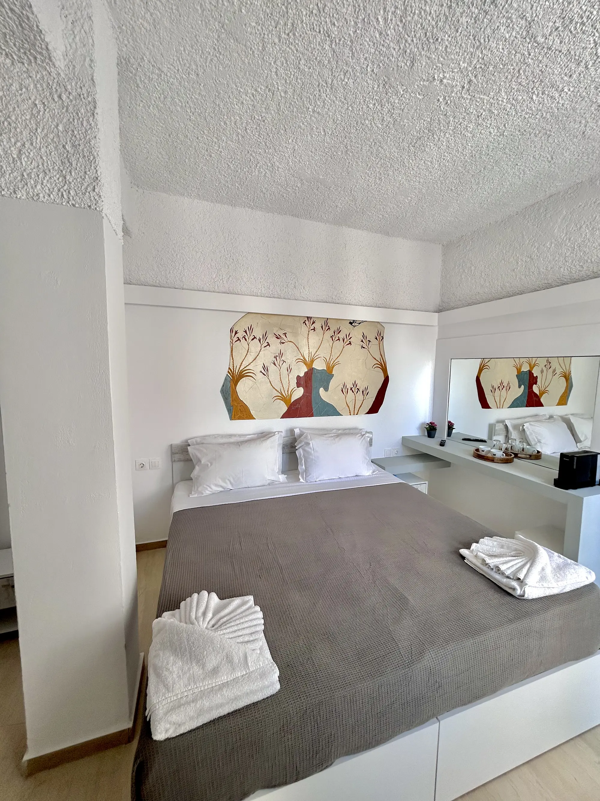 Maralex, Room