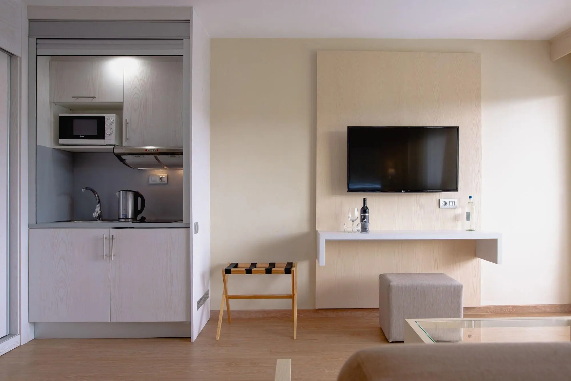 Hl Suite Nardos Adults Only, Room