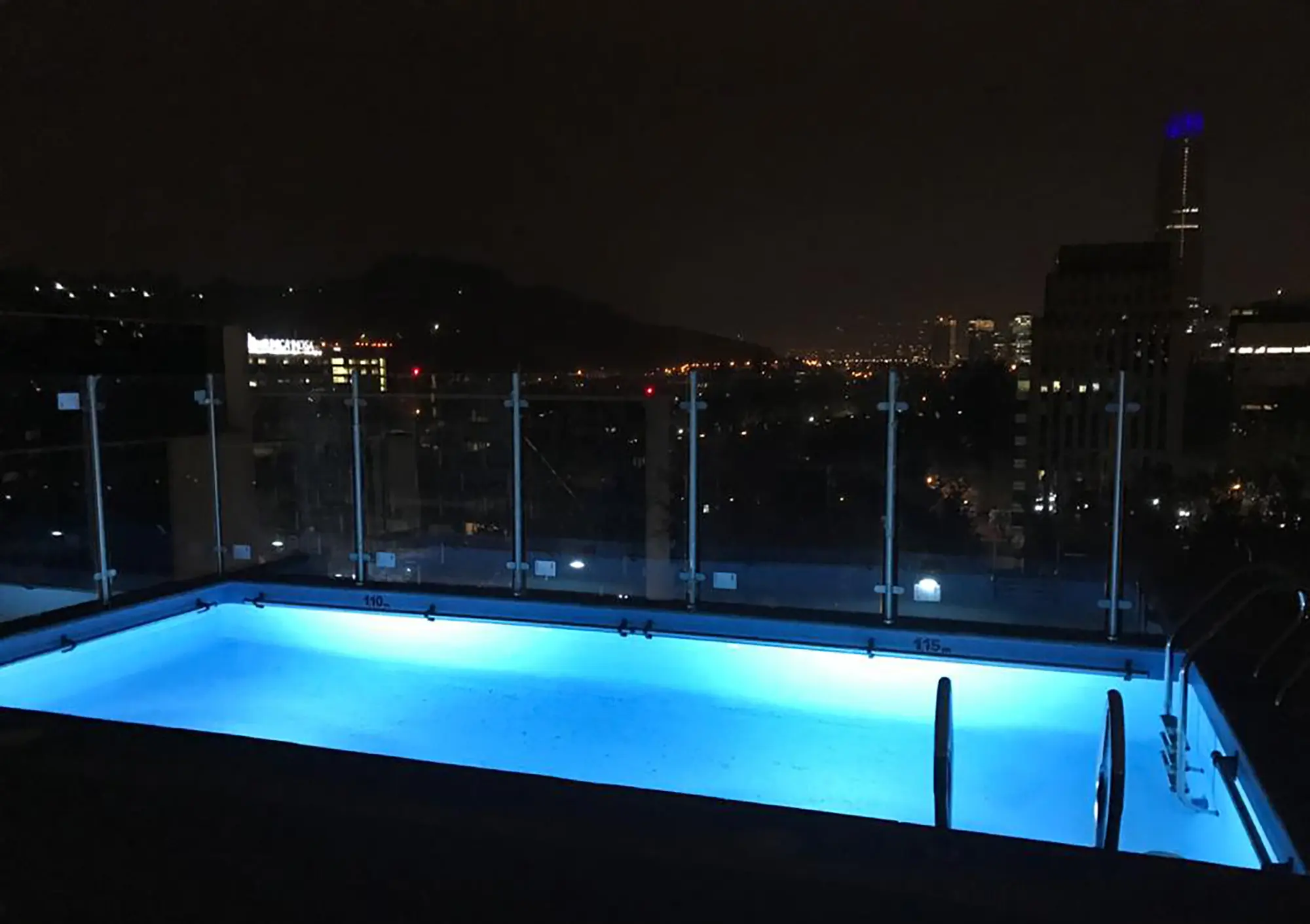 hUB Providencia, Pool