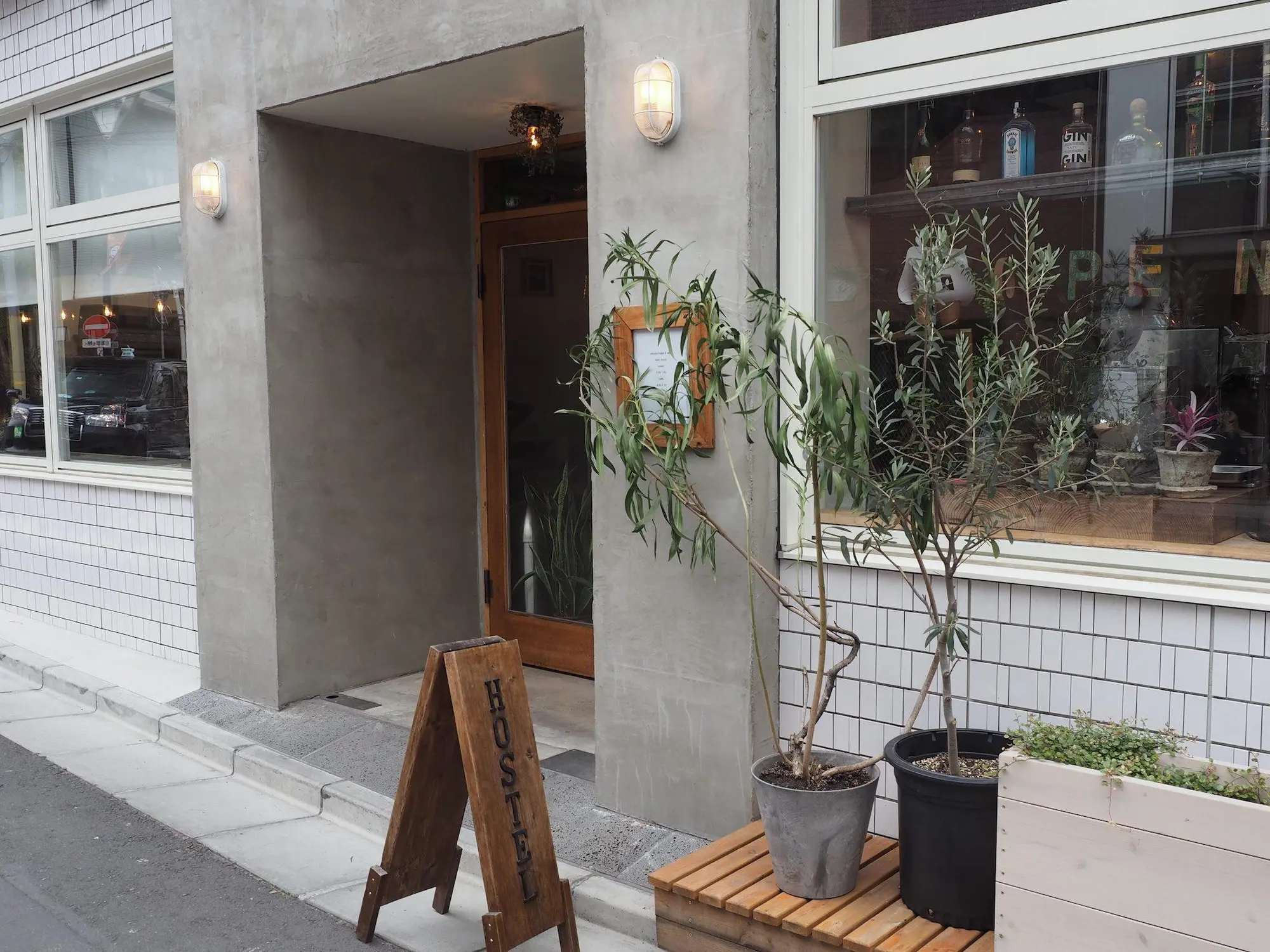 almond hostel and cafe, General view