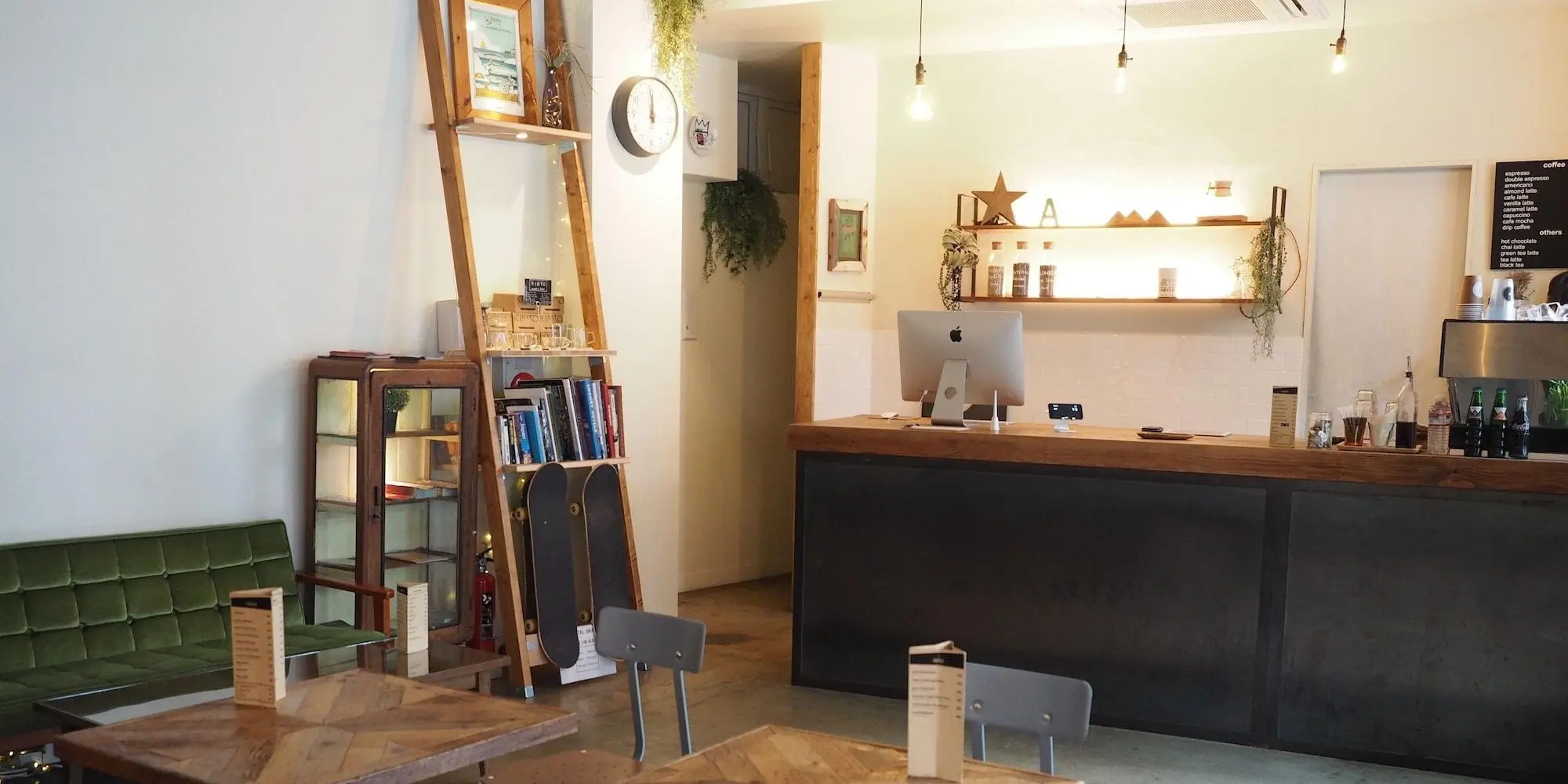 almond hostel and cafe, General view