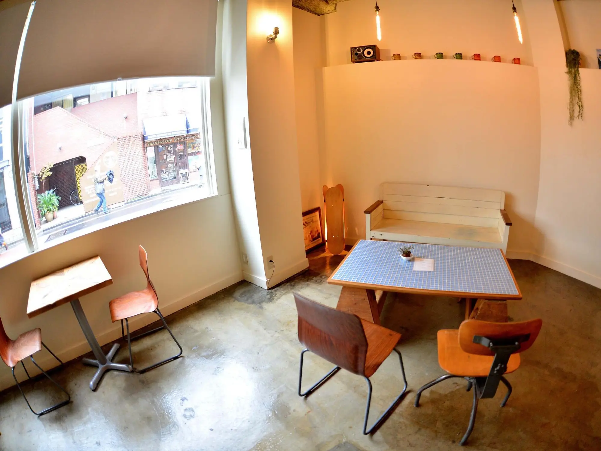 almond hostel and cafe, Lobby