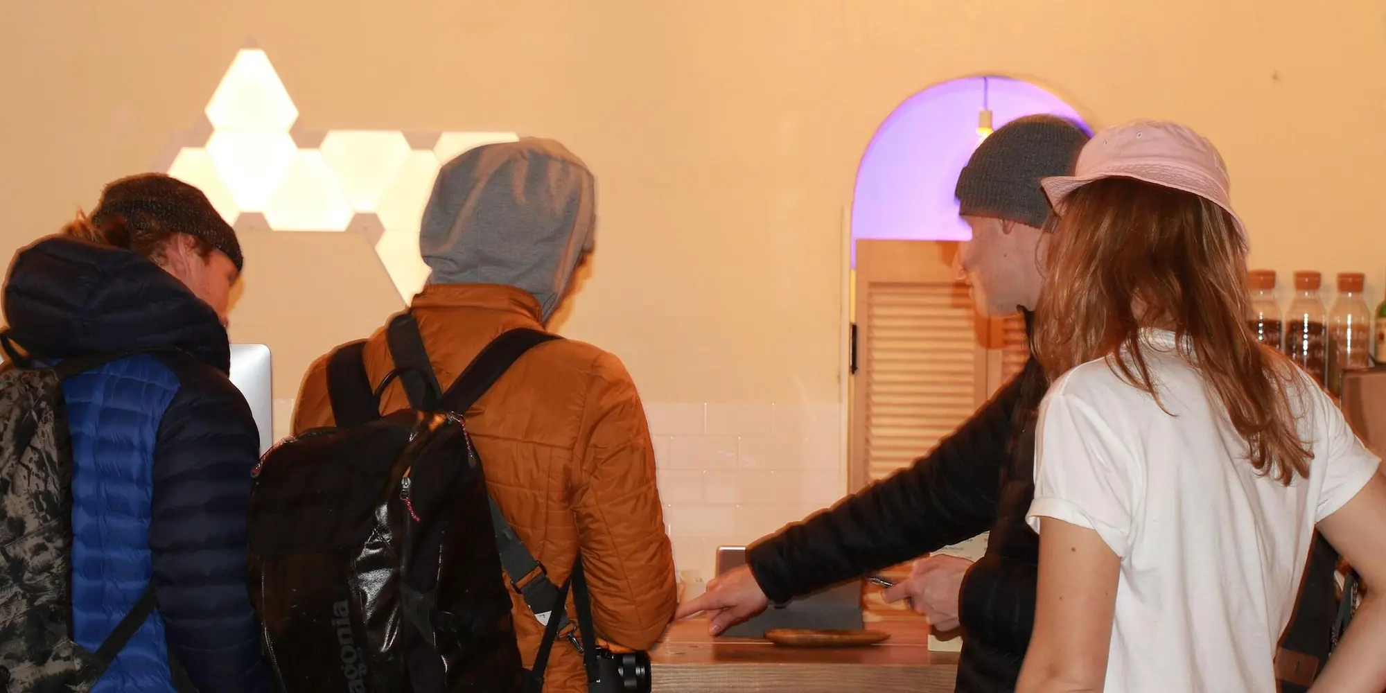almond hostel and cafe, Lobby