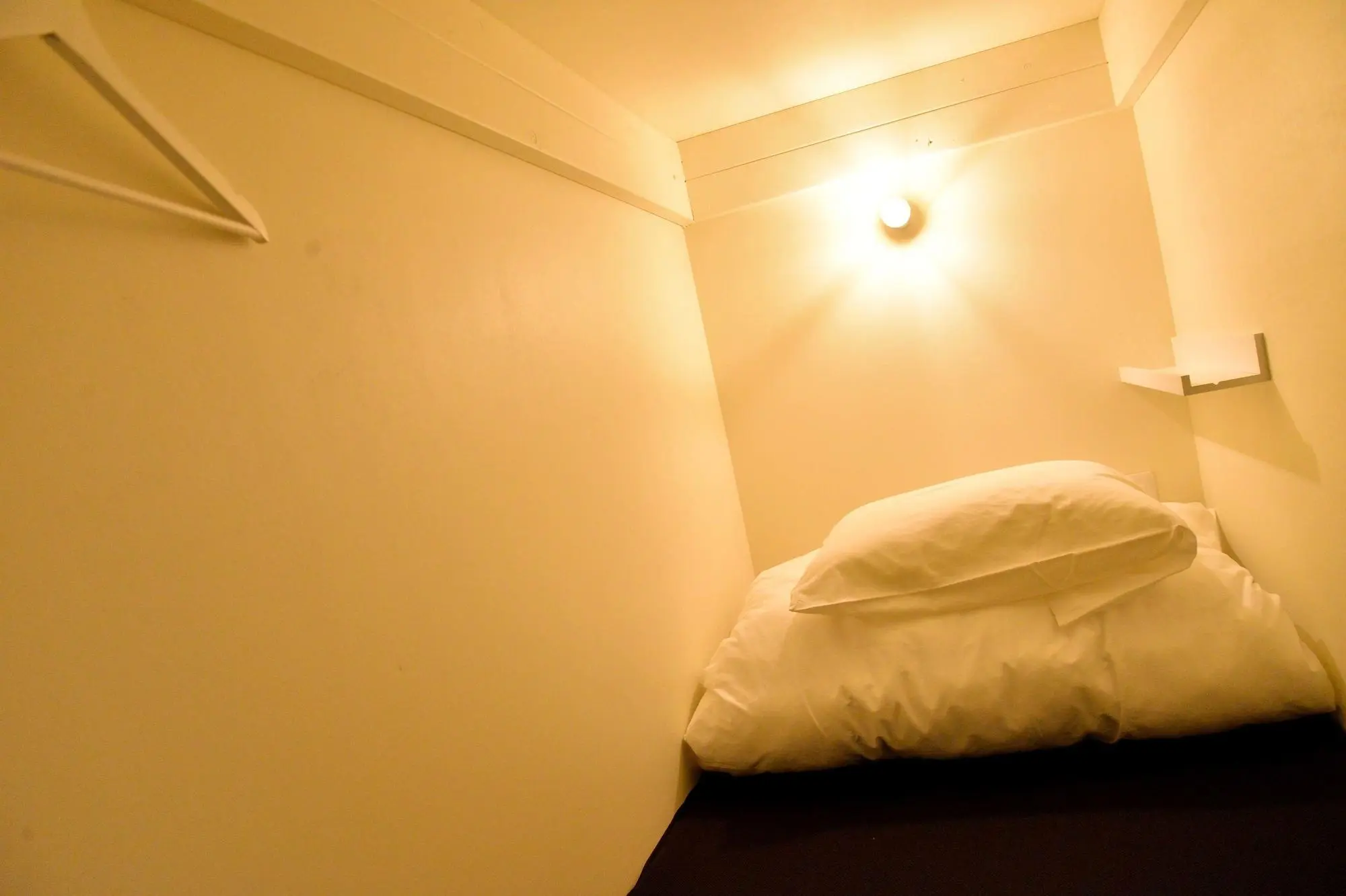 almond hostel and cafe, Room