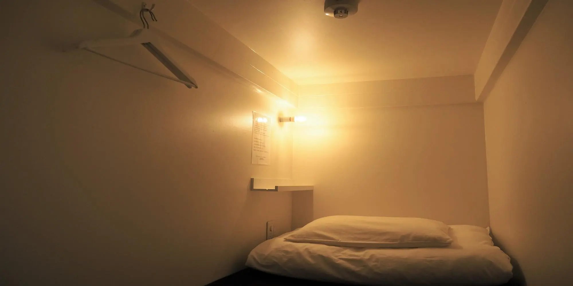 almond hostel and cafe, Room