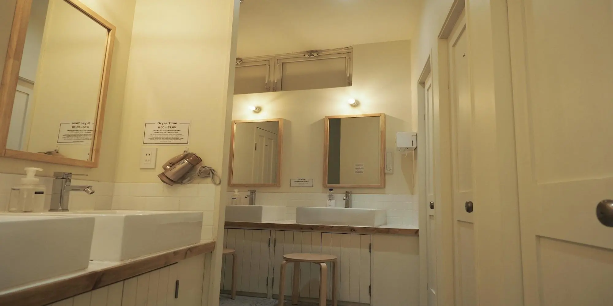 almond hostel and cafe, Room