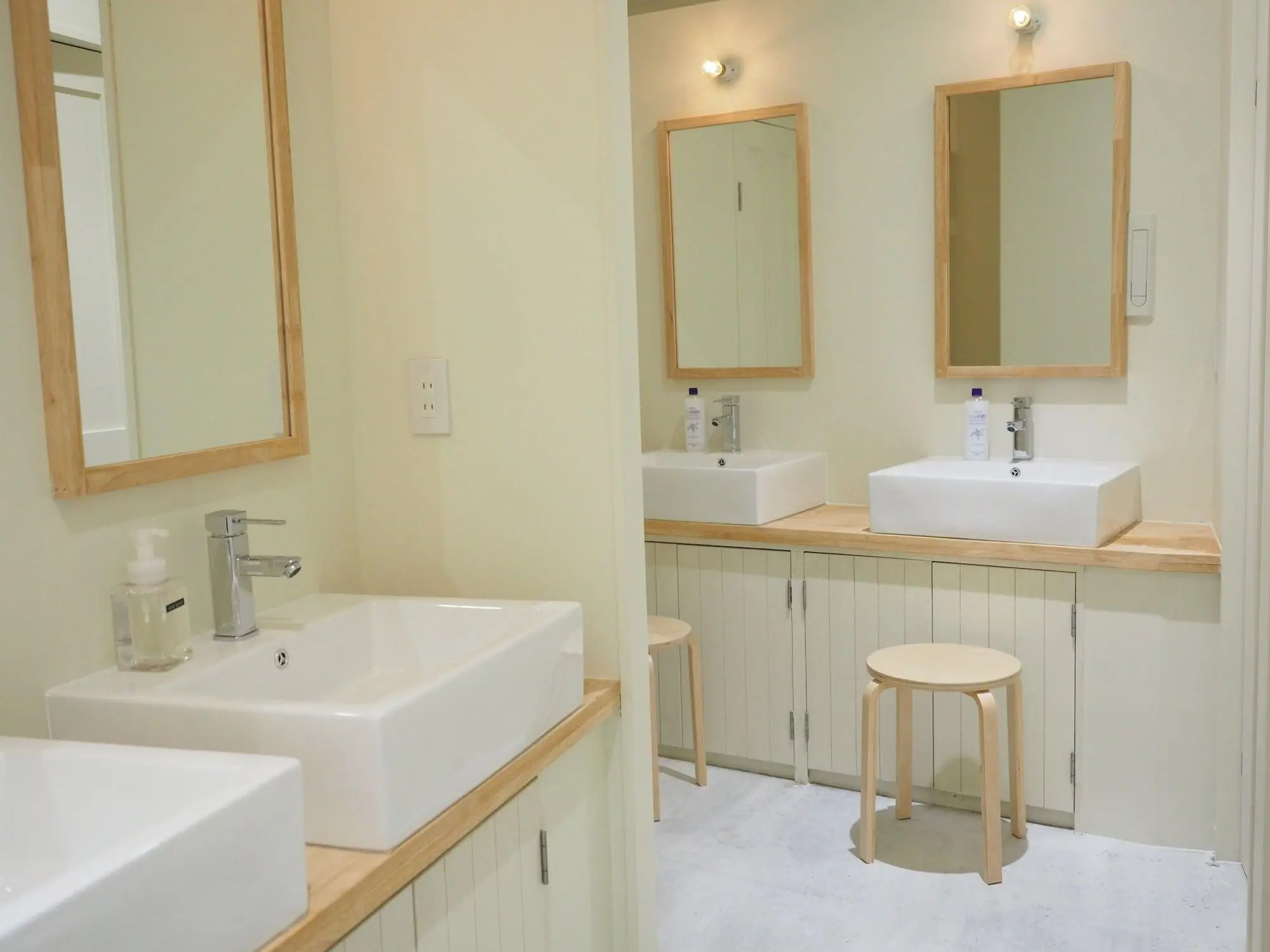 almond hostel and cafe, Room