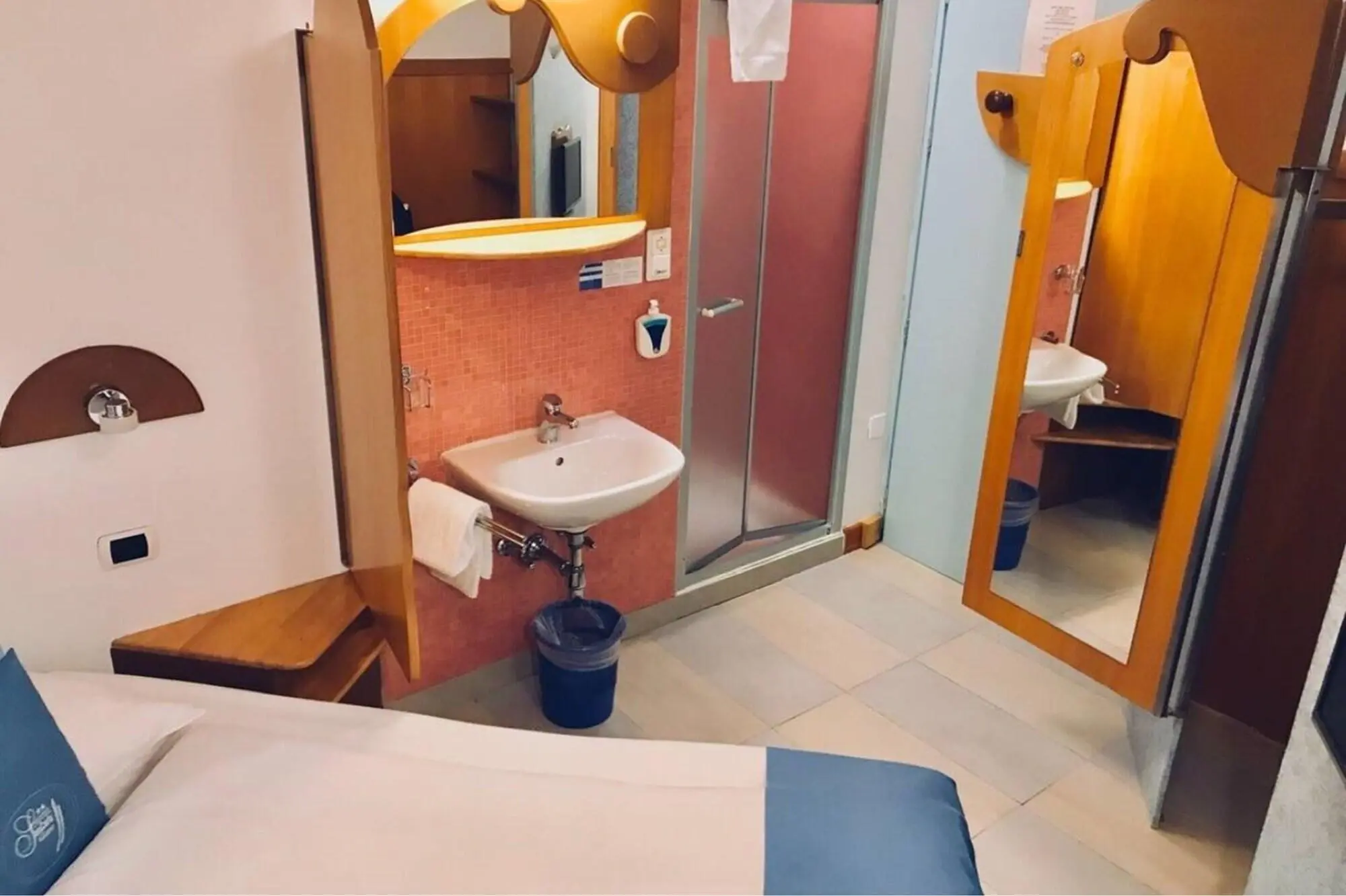San Carlo, Room