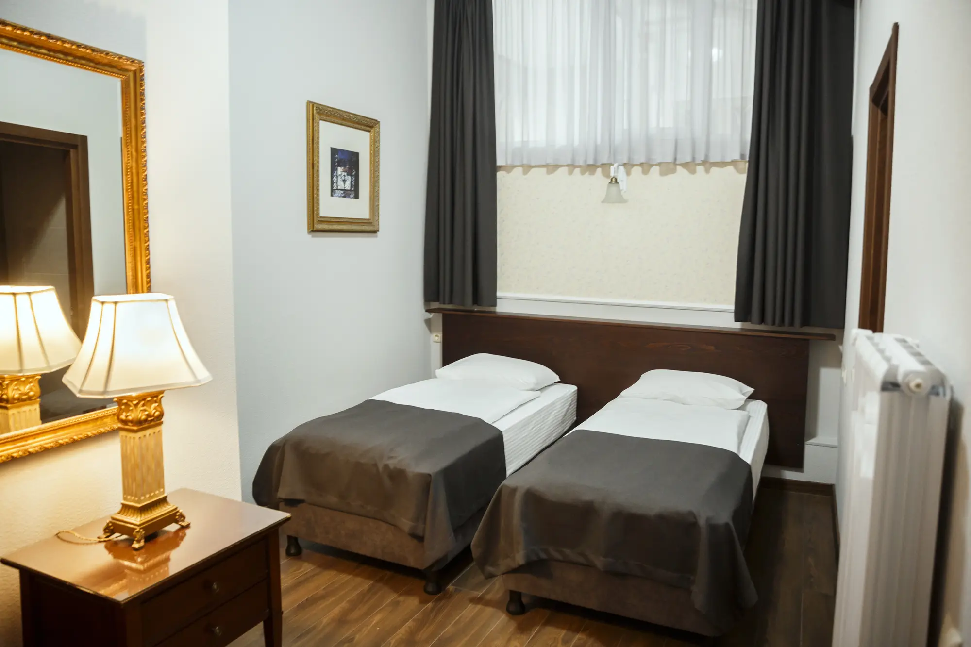 Tea for Two, General view