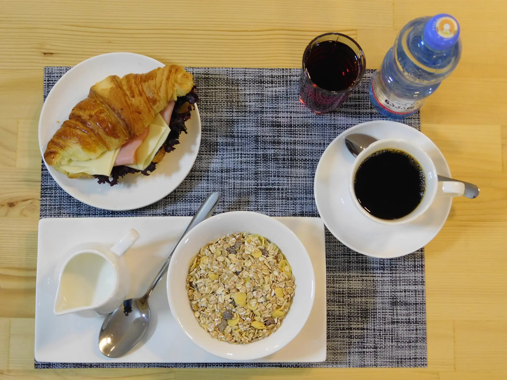 Tea for Two, Restaurant