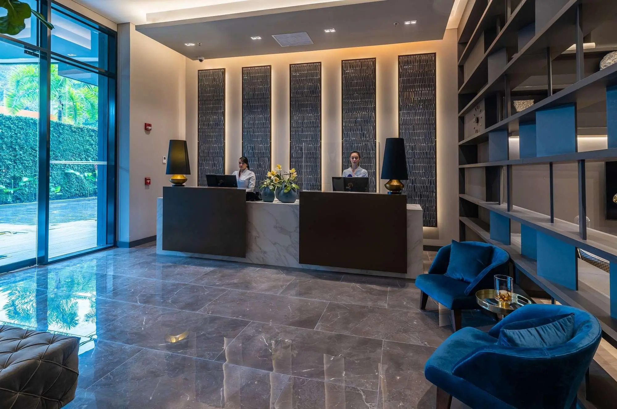 York Luxury Suites, Lobby