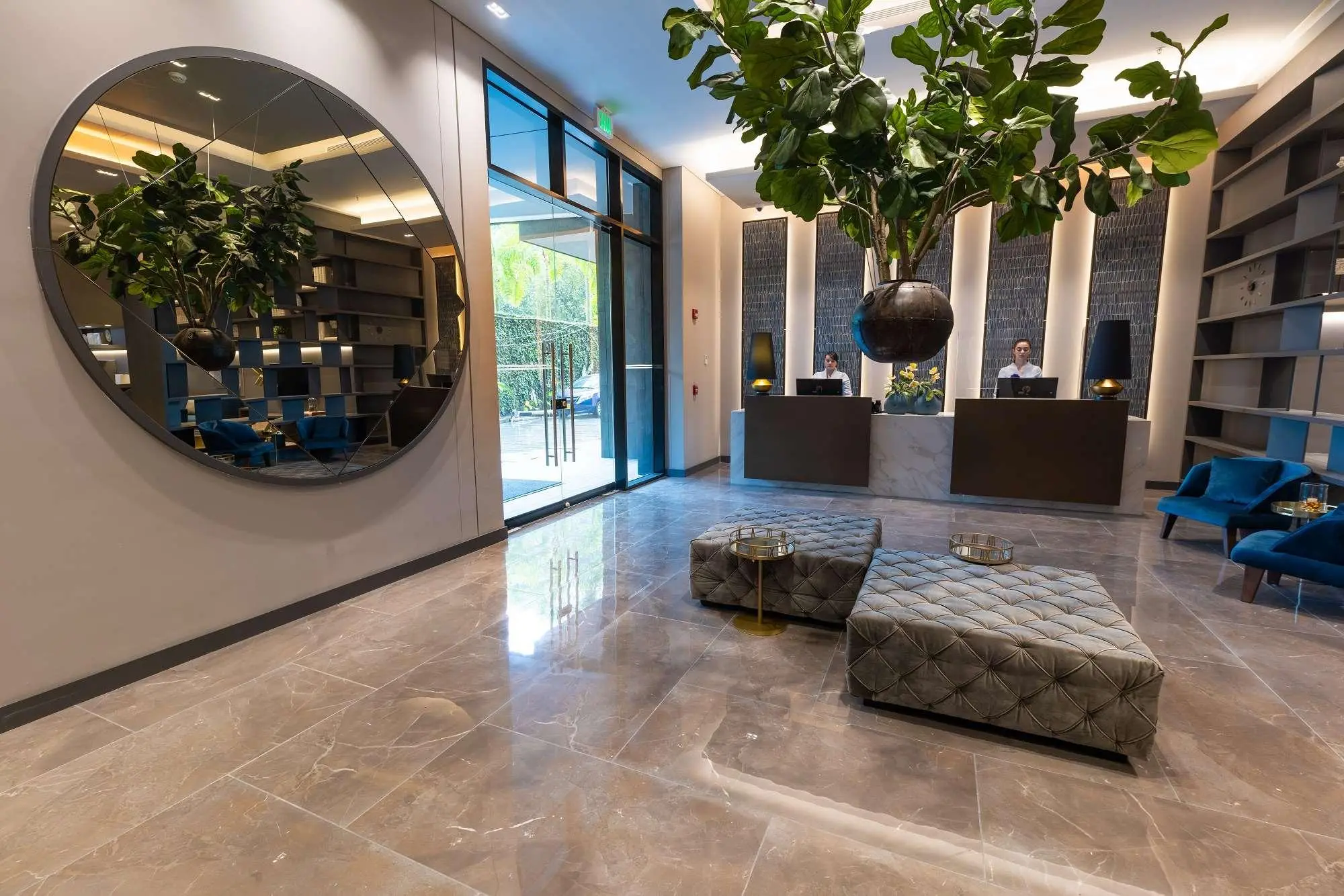 York Luxury Suites, Lobby