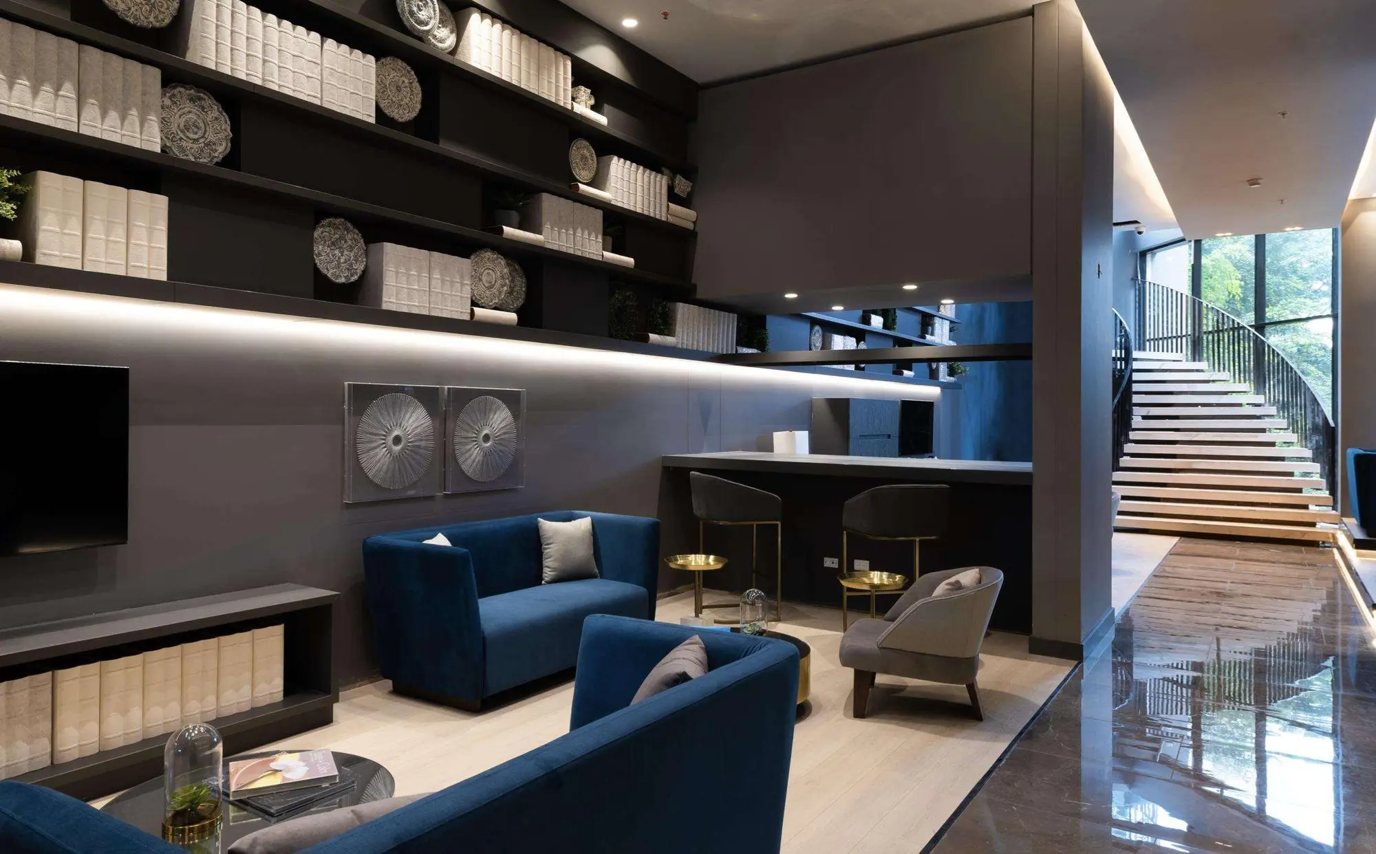 York Luxury Suites, Lobby